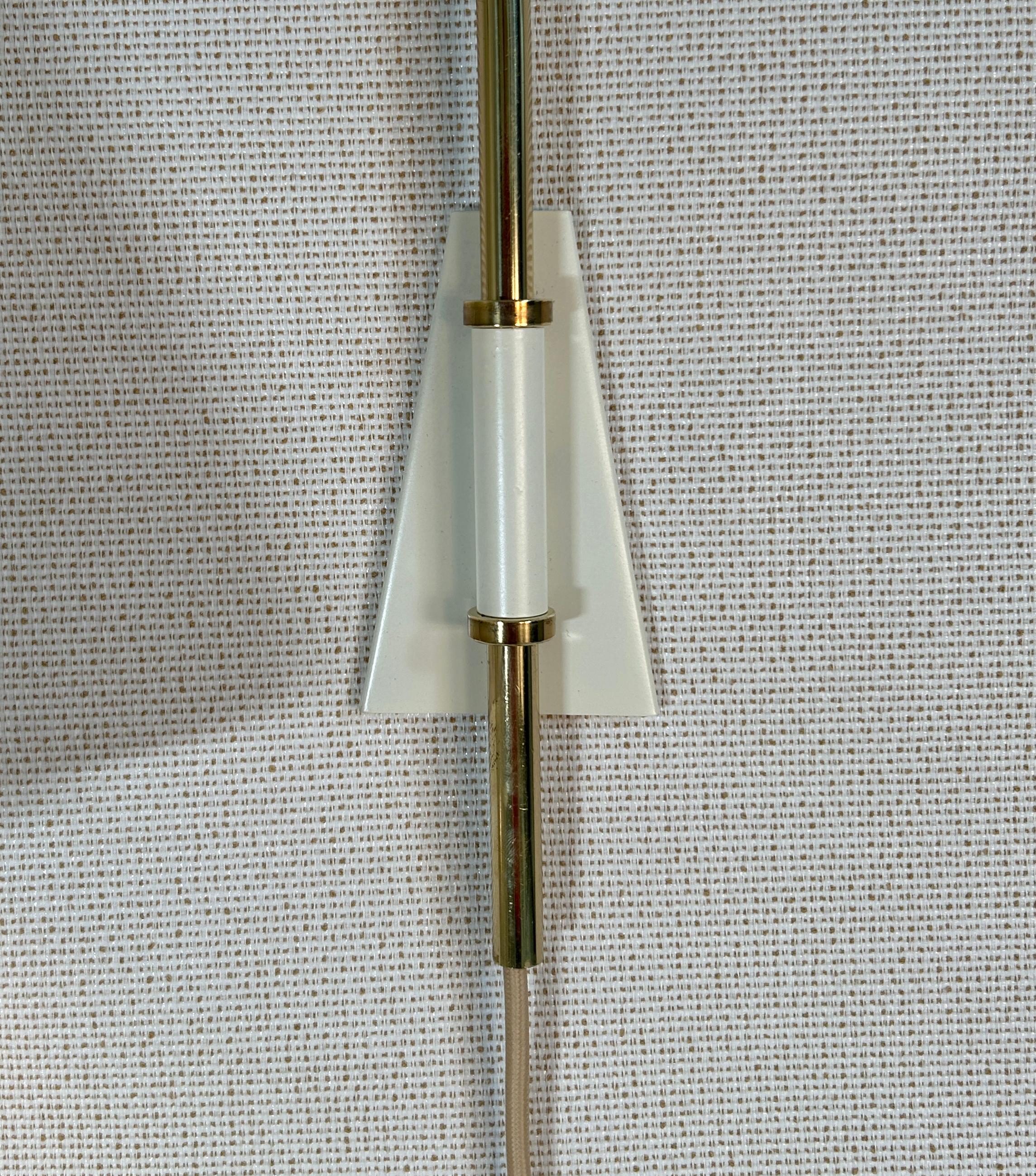 Raro par de lámparas de pared de brazo articulado de Gerald Thurston en venta 2