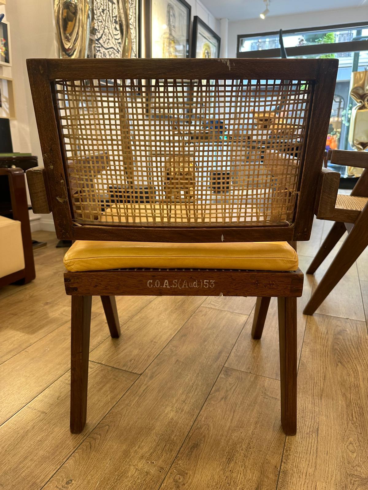Schoolhouse Rare paire de sièges (numérotés) de Pierre Jeanneret For Sale