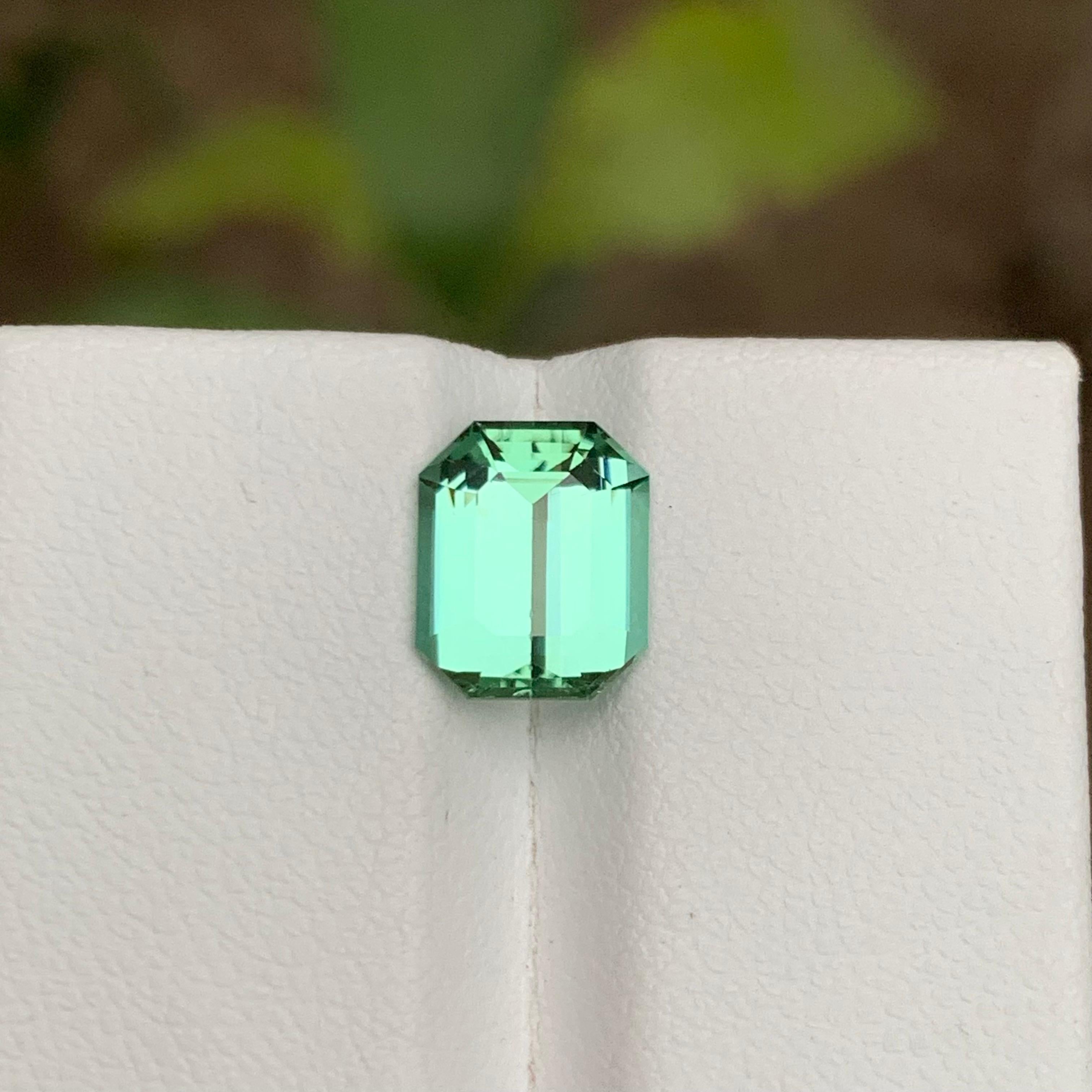 Light Mint Green Natural Tourmaline Gemstone, 2.50 Ct Emerald Cut  Ring Jewelry For Sale 3