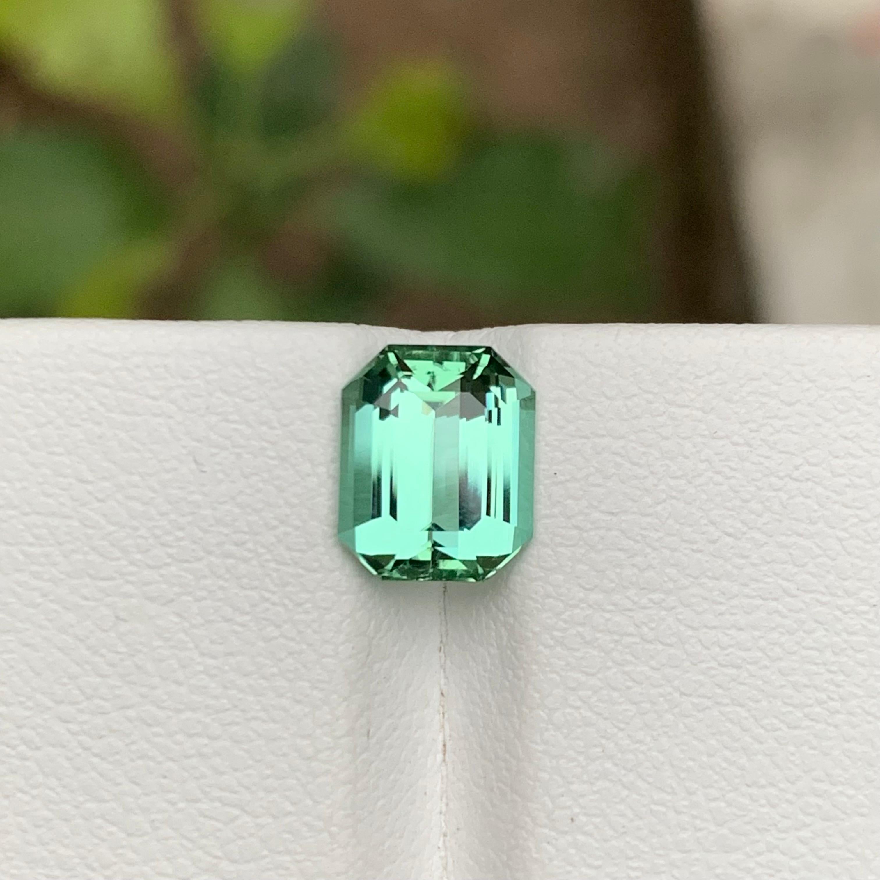 Light Mint Green Natural Tourmaline Gemstone, 2.50 Ct Emerald Cut  Ring Jewelry For Sale 4