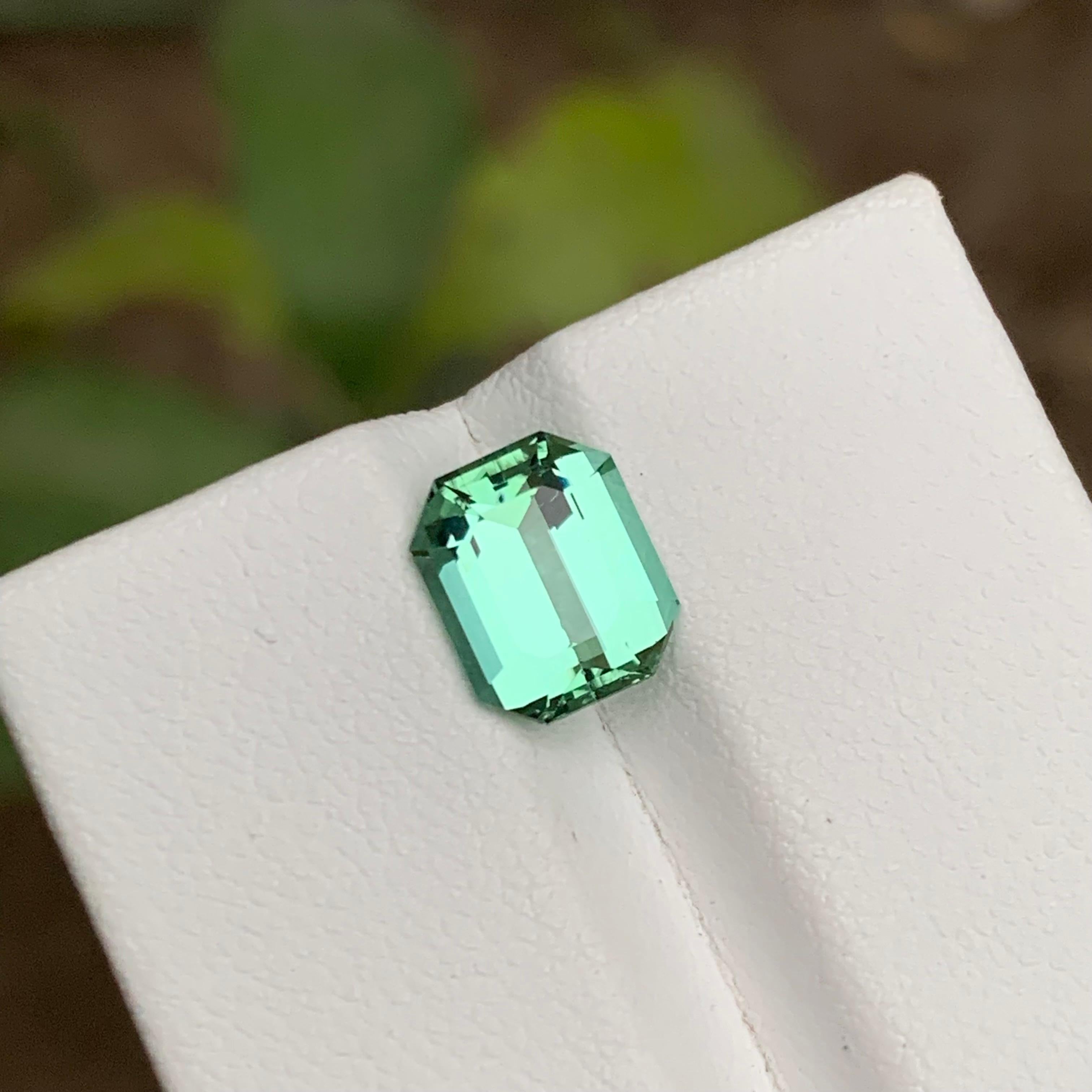 Light Mint Green Natural Tourmaline Gemstone, 2.50 Ct Emerald Cut  Ring Jewelry In New Condition For Sale In Peshawar, PK