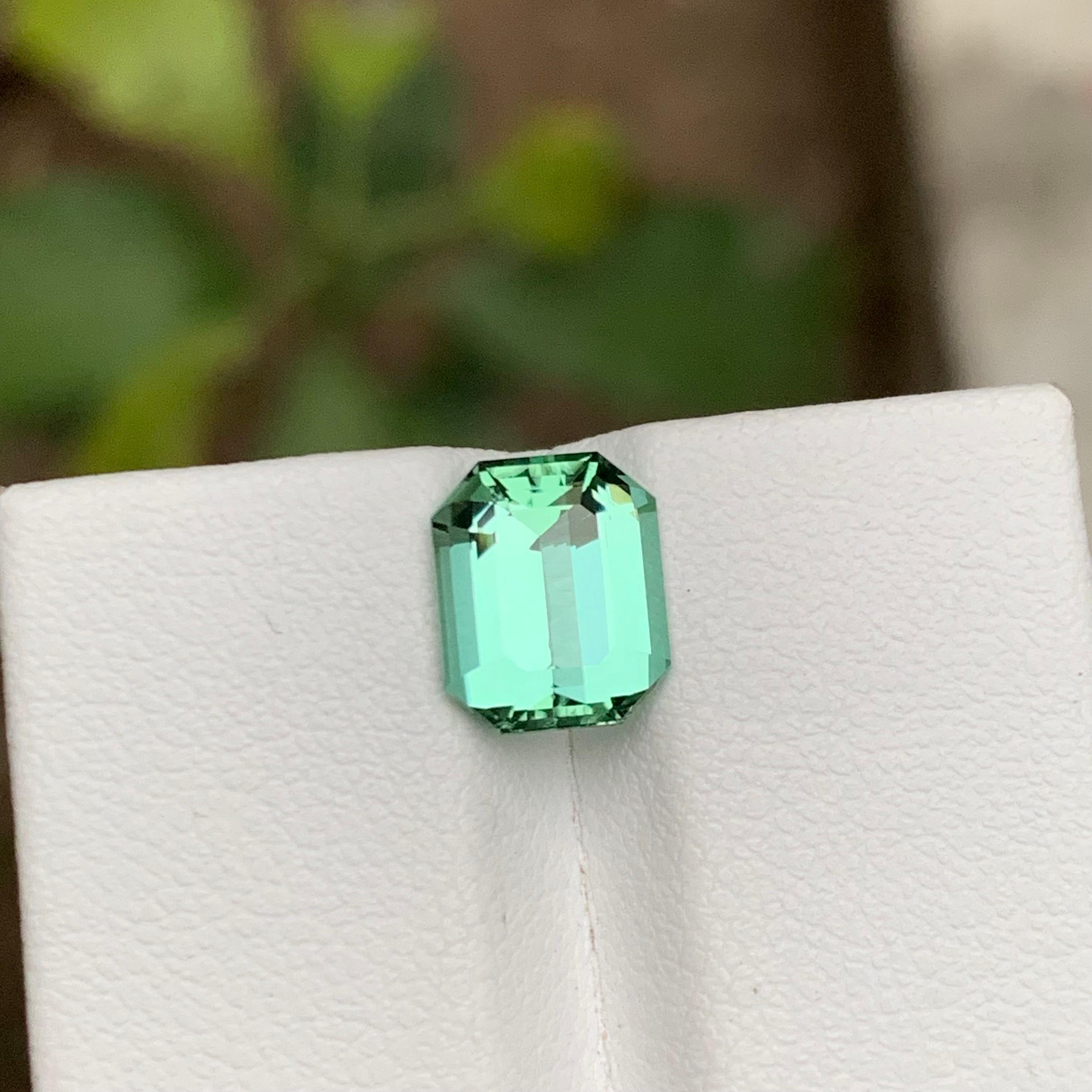 Light Mint Green Natural Tourmaline Gemstone, 2.50 Ct Emerald Cut  Ring Jewelry For Sale 1