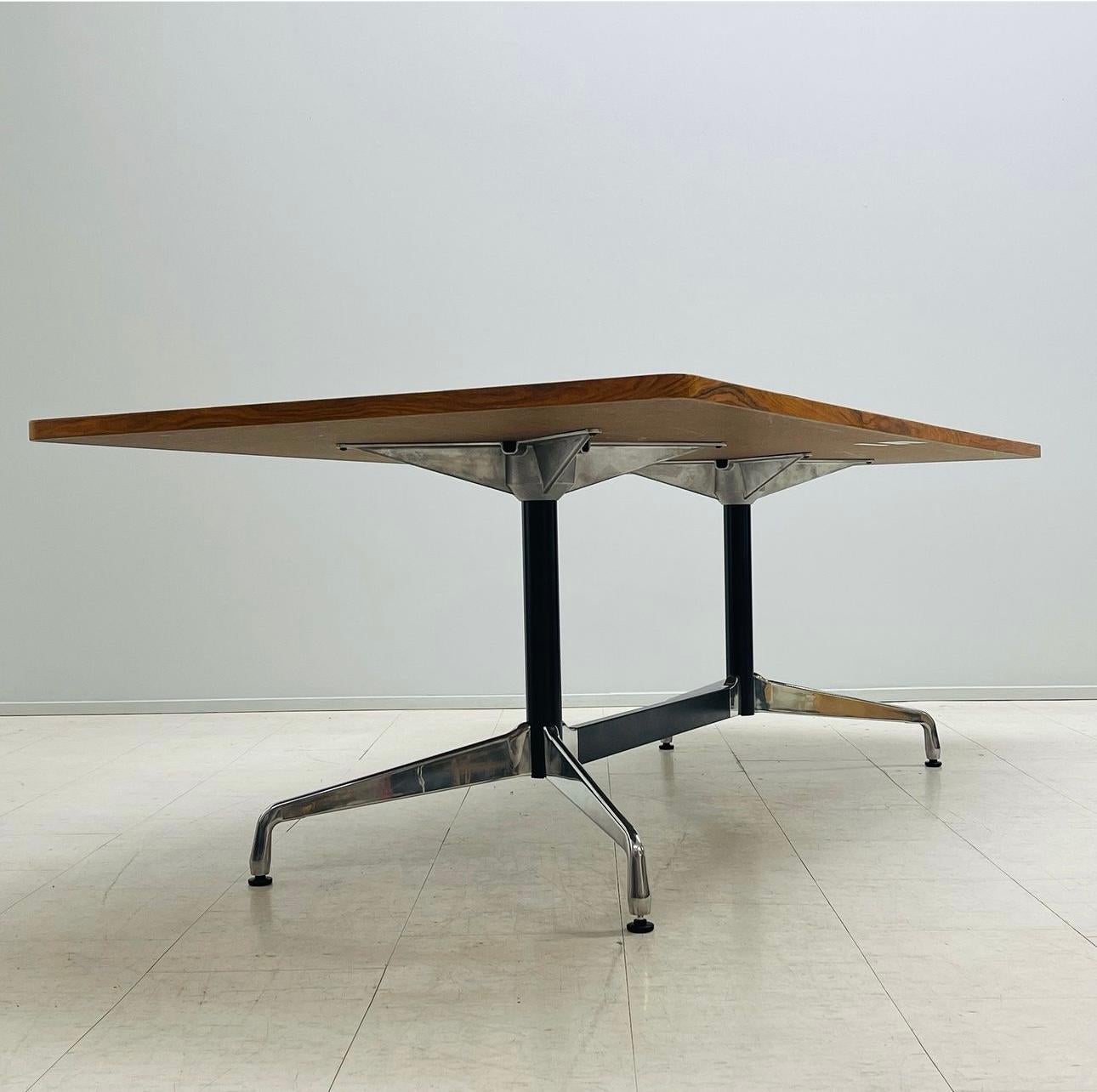 Seltener Eames Esstisch / Konferenztisch in Palisanderfurnier,  Herman Miller im Zustand „Gut“ im Angebot in Buffalo, NY