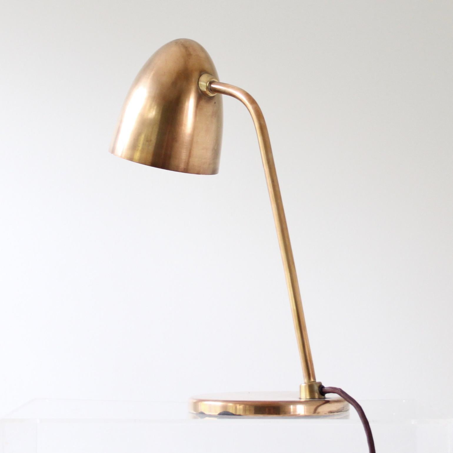 Rare Palle Suenson Table Lamp in Brass, Scandinavian Modern, Denmark 1940s In Good Condition In Copenhagen, DK