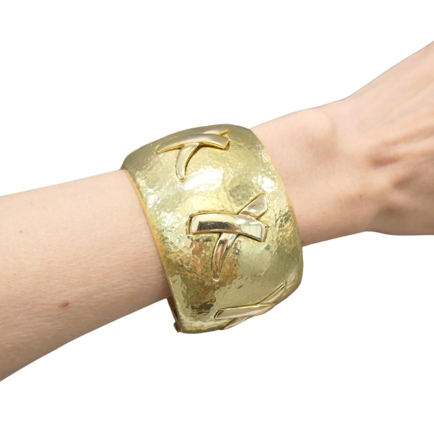 Rare Paloma Picasso for Tiffany & Co. Graffiti Bracelet 18k Gold en venta 4