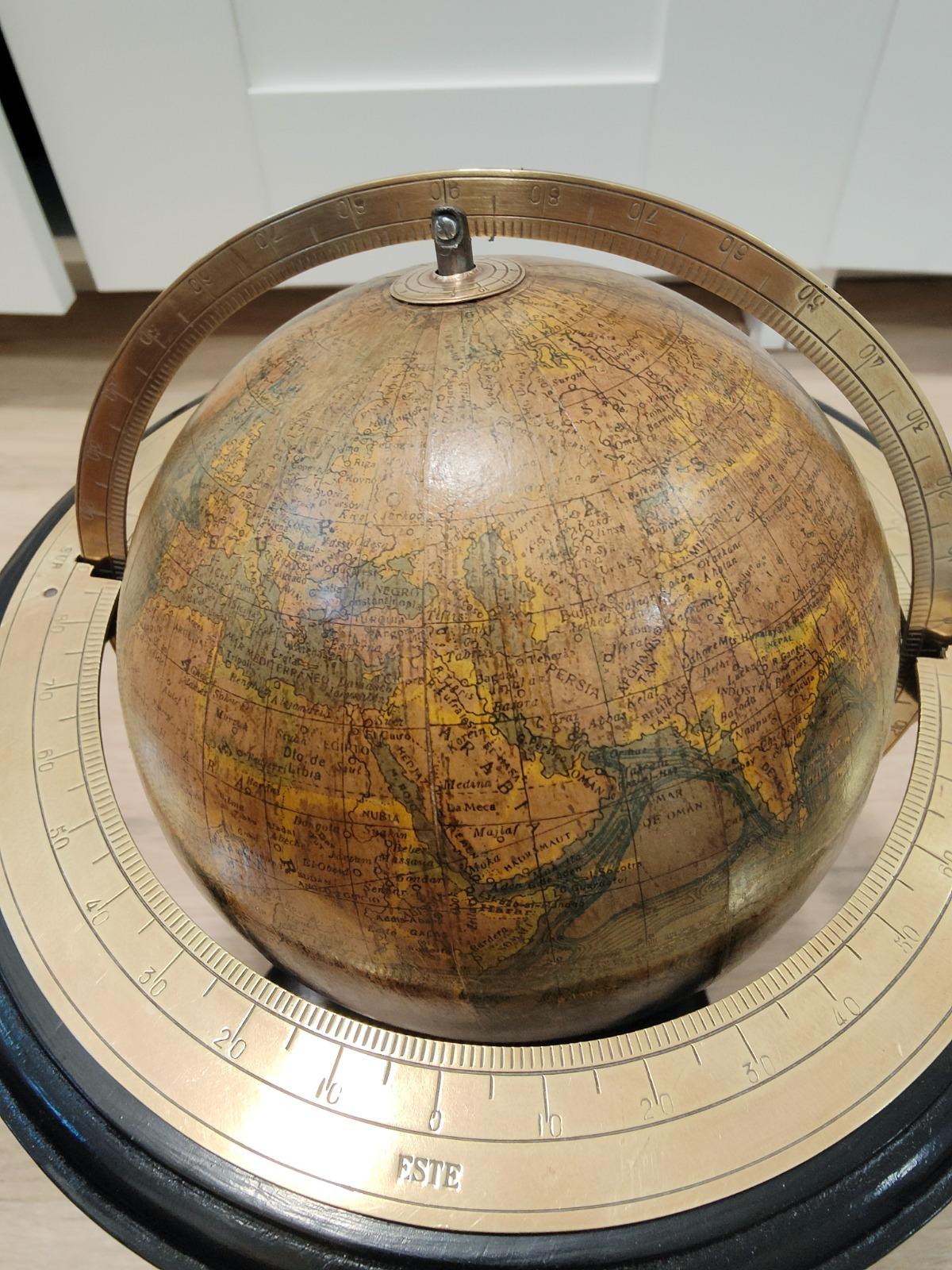 Rare Paluzie Globe from the 19th Century For Sale 5