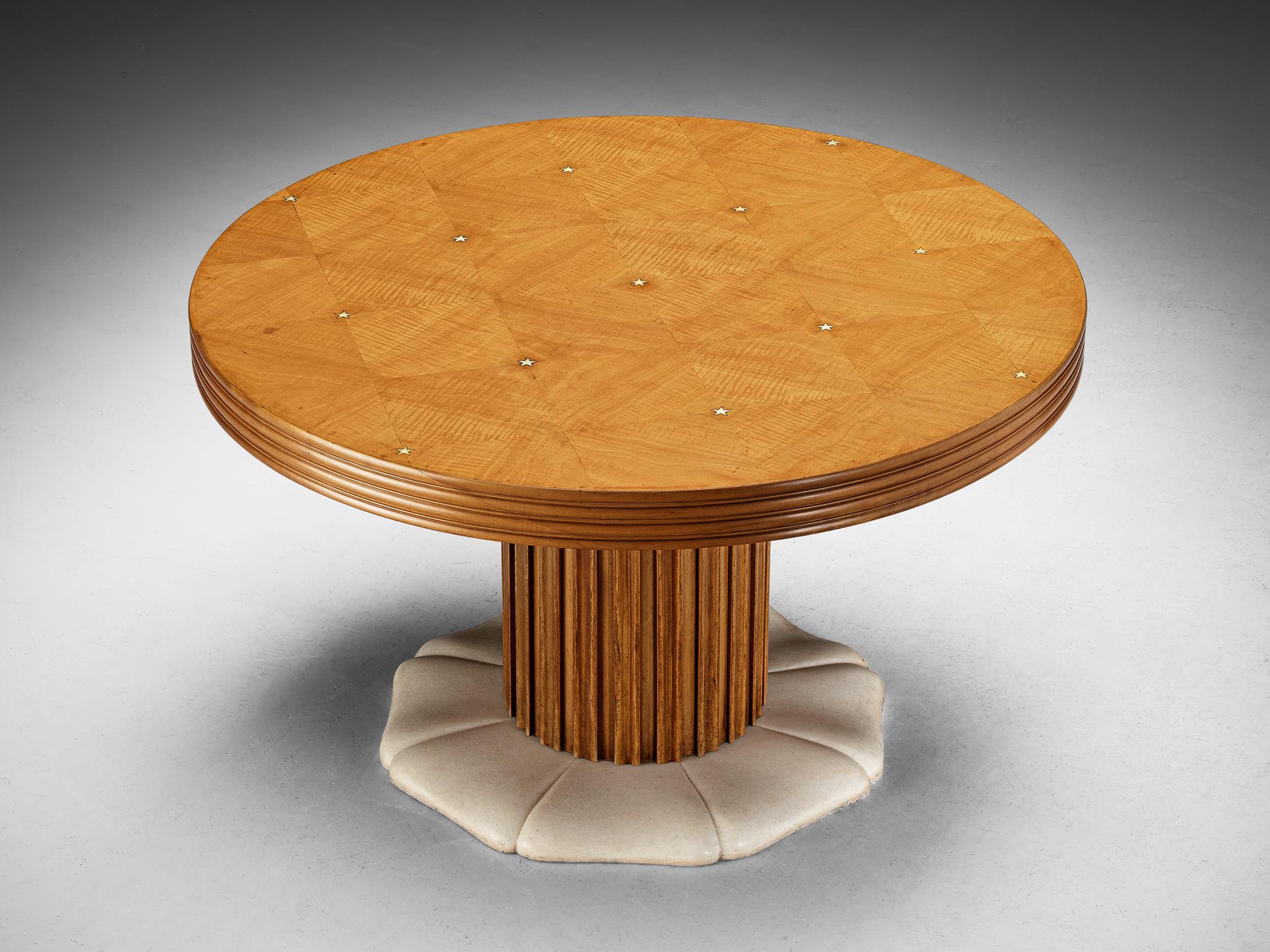 Laiton Rare table de salle à manger ronde Paolo Buffa avec base à pétales de marbre et incrustation d'étoiles en laiton  en vente