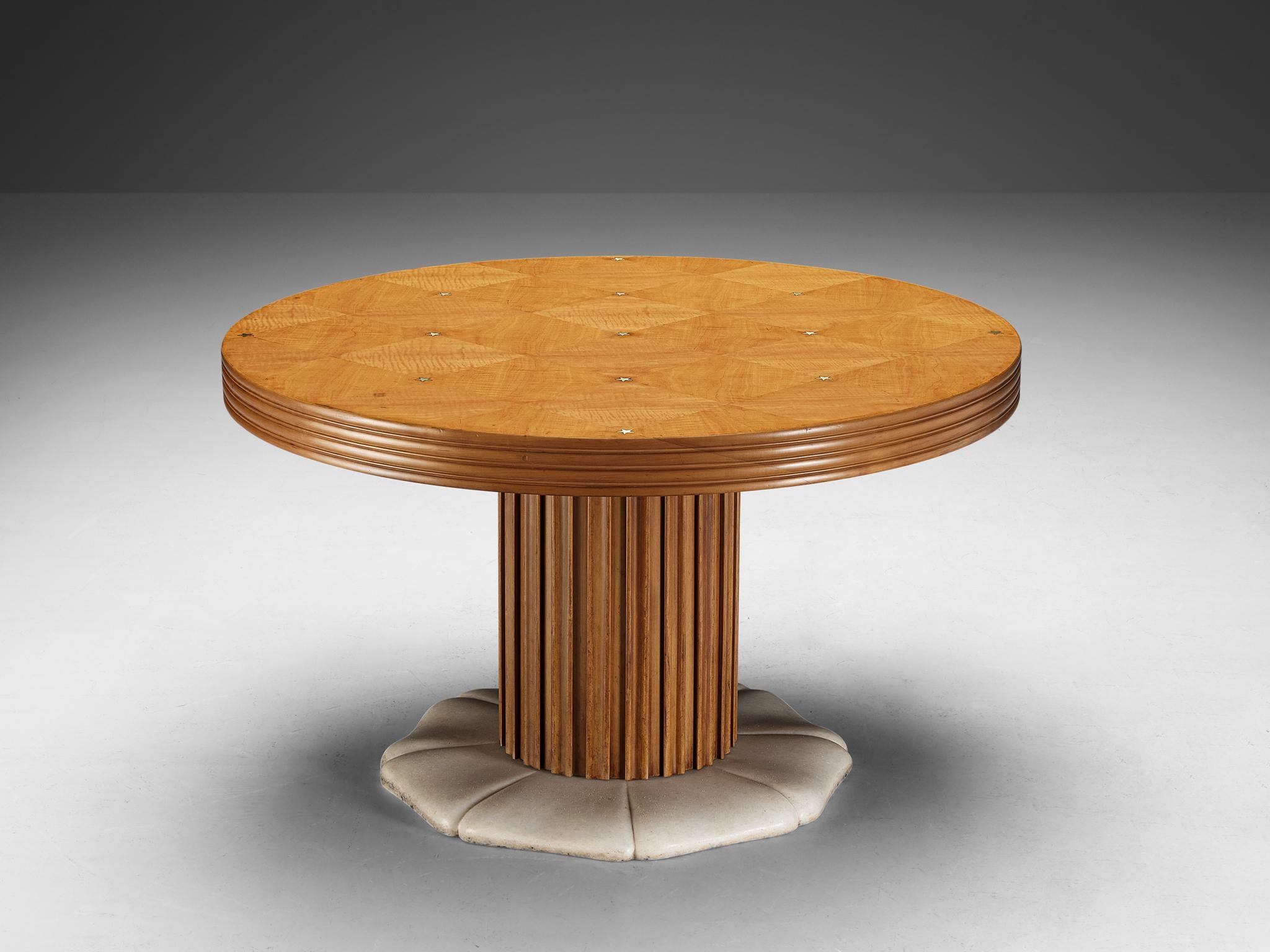 Rare table de salle à manger ronde Paolo Buffa avec base à pétales de marbre et incrustation d'étoiles en laiton  en vente 2