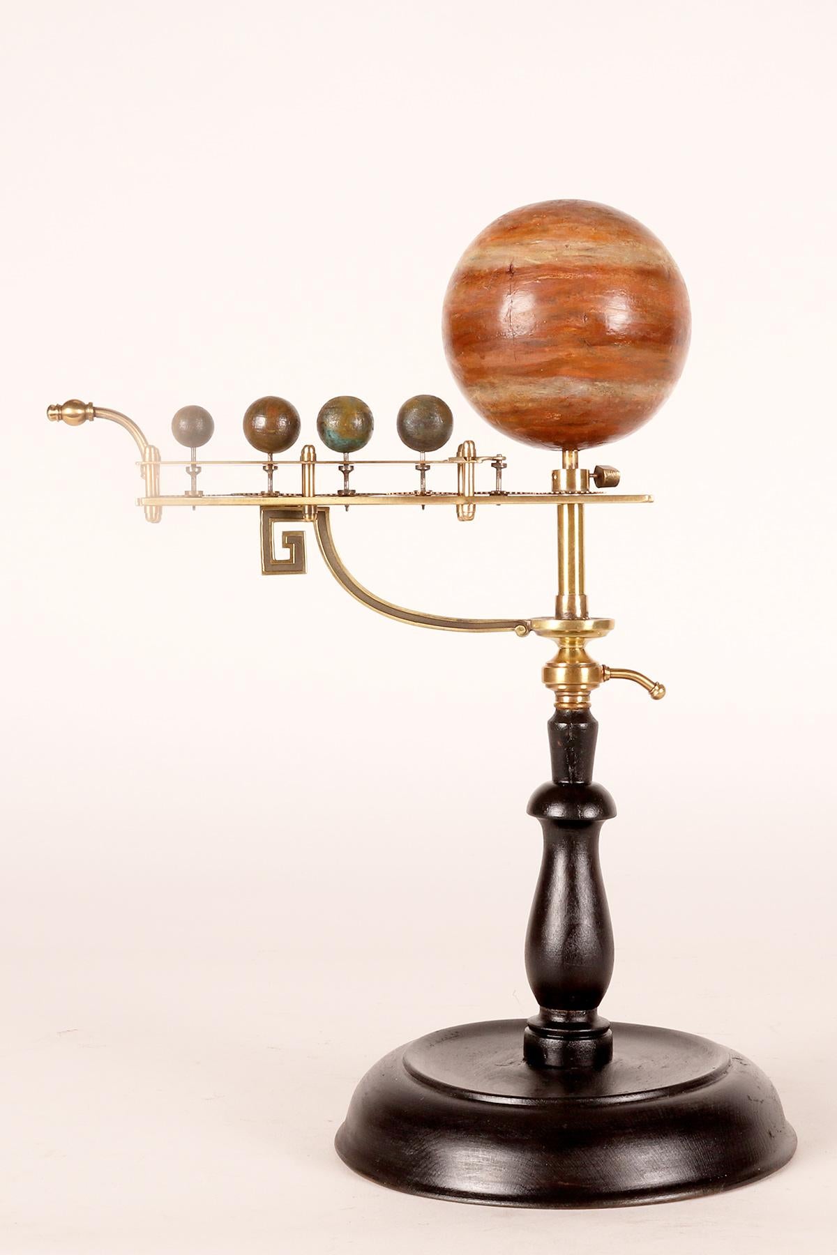 Français Rare planétaire paradoxal représentant Jupiter et les satellites Médicis, France 1840.  en vente