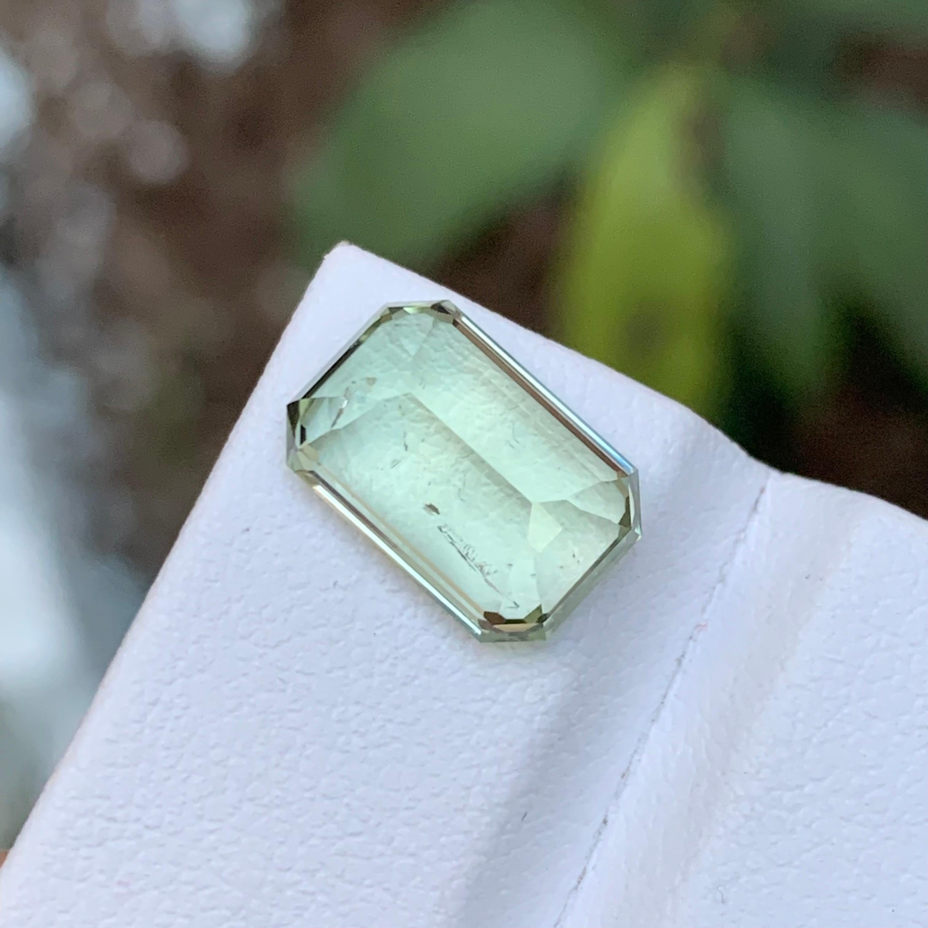 Rare bague/bijou de tourmaline naturelle vert pastel, taille émeraude 5,05 carats Unisexe en vente
