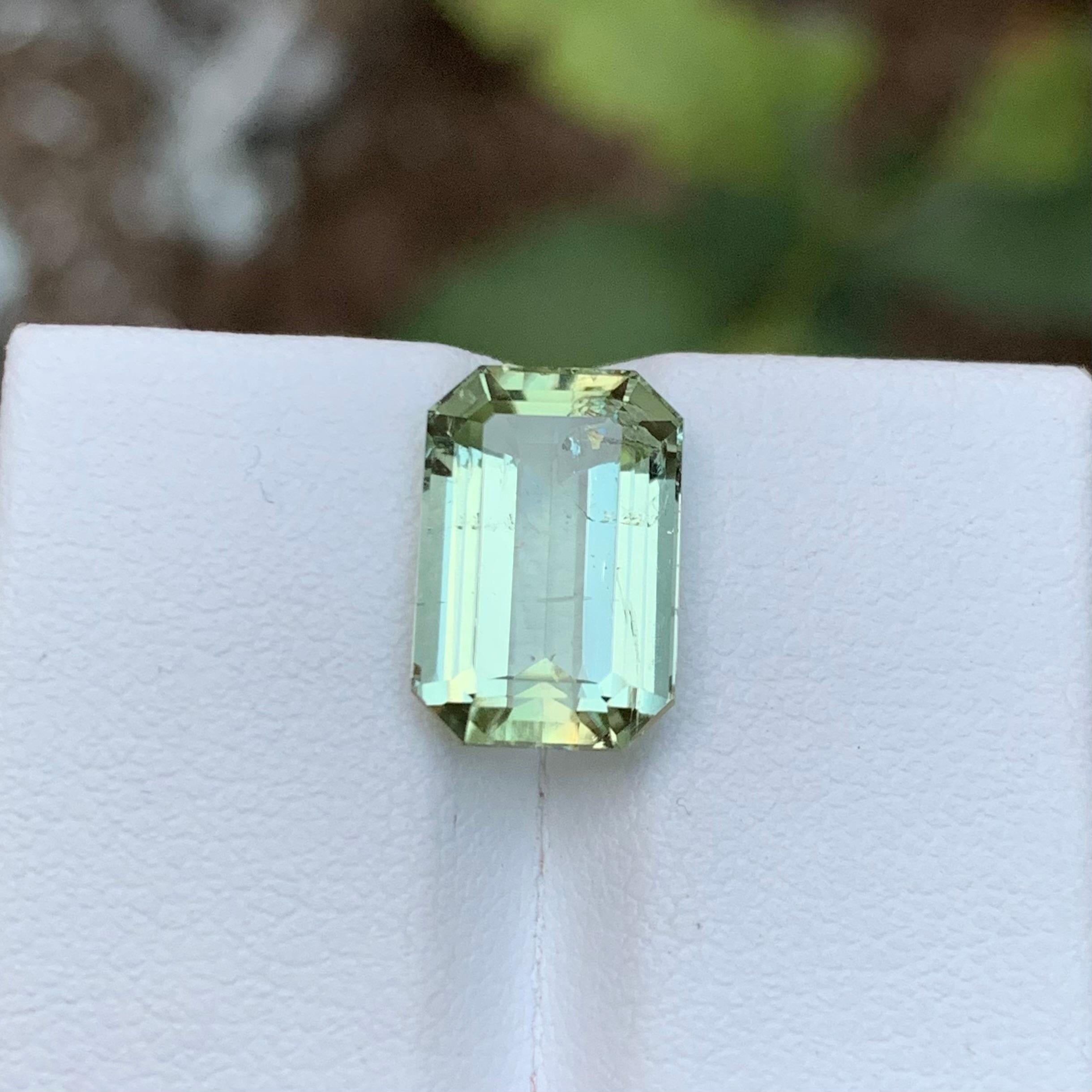 Rare bague/bijou de tourmaline naturelle vert pastel, taille émeraude 5,05 carats en vente 3