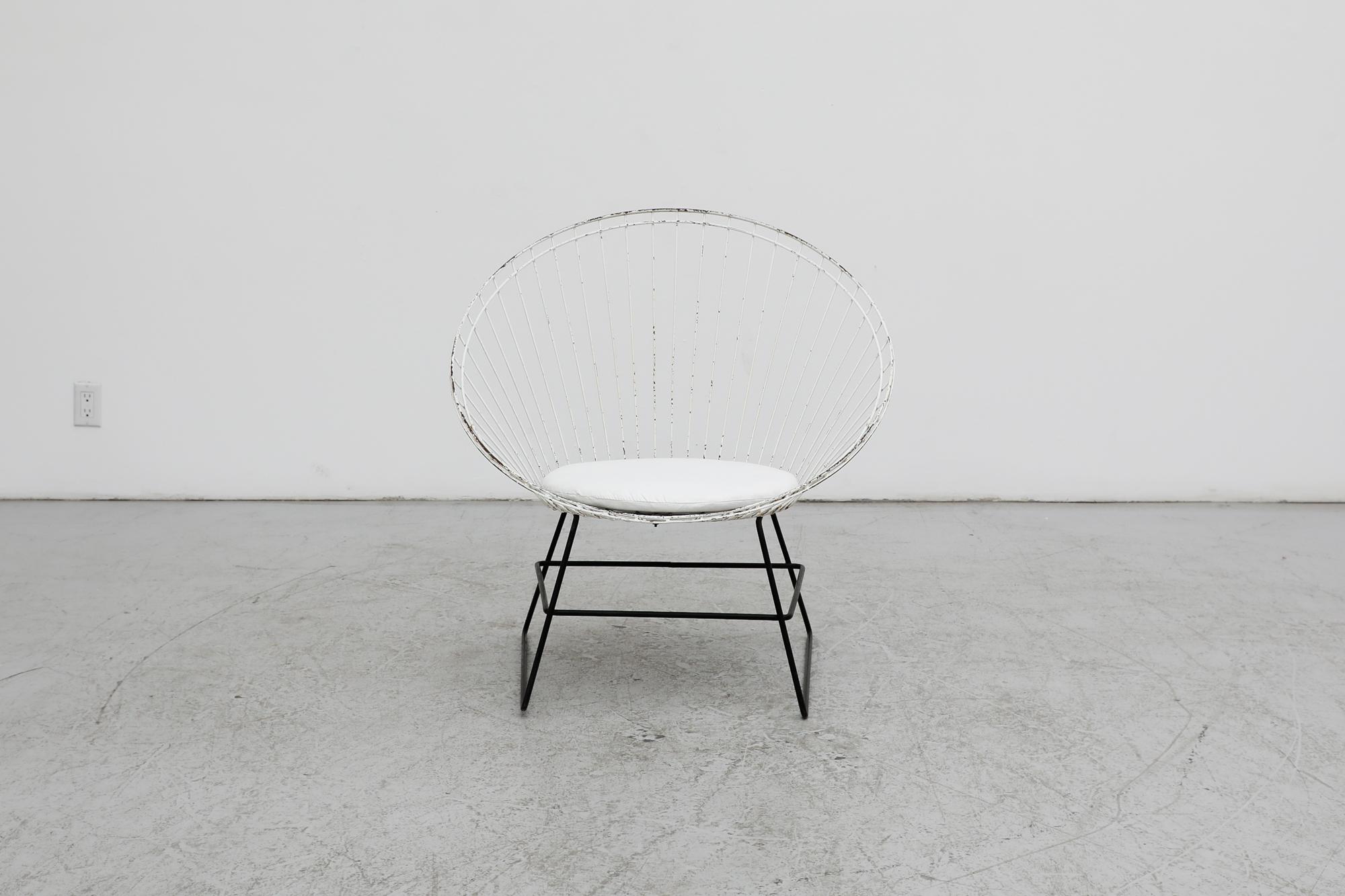 Rare 1958 'Flamingo' chair, designed by Cees Braakman & Adriaan Dekker and manufactured by Tomado for Pastoe. A very rare collaboration that resulted in a one of a kind, truly gorgeous piece. This chair has black legs,  a white hoop frame and newly
