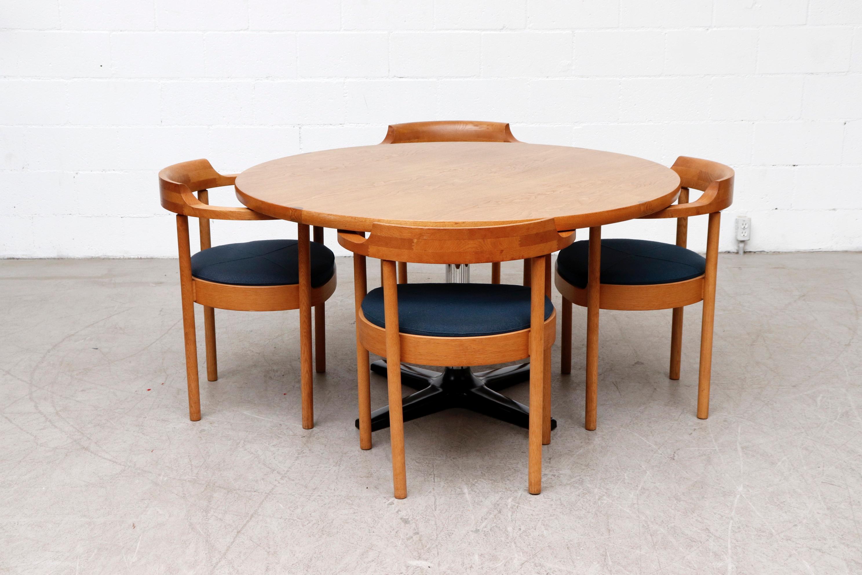 Rare, midcentury, round oak dining or center table with chrome and enameled metal pedestal base manufactured by iconic Dutch manufacturer Pastoe . The table features a lovely subtle contrasting inlaid detail on the top and is lightly refinished,