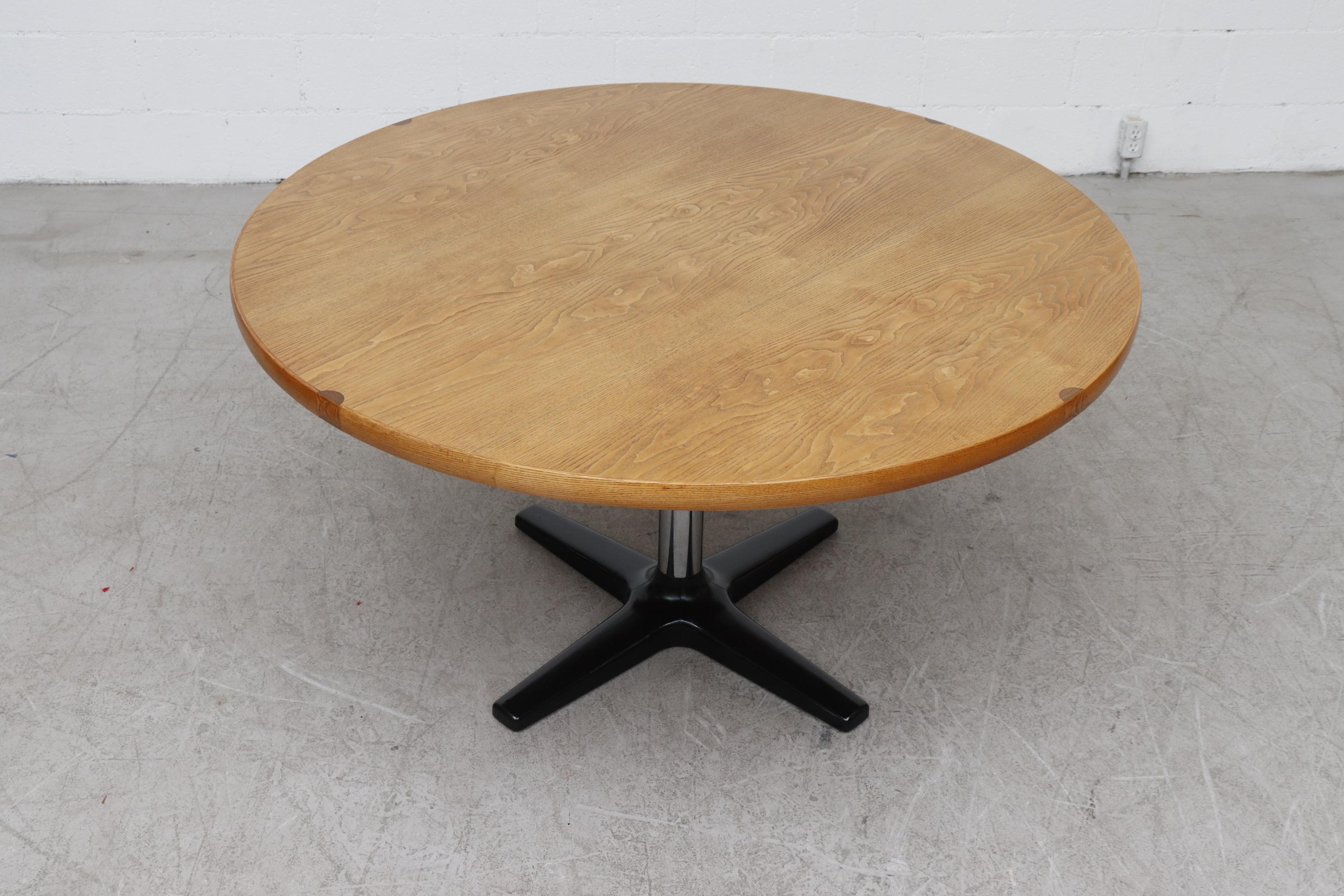 Mid-Century Modern Rare Pastoe Round Oak Pedestal Dining or Center Table with Pedestal Base For Sale