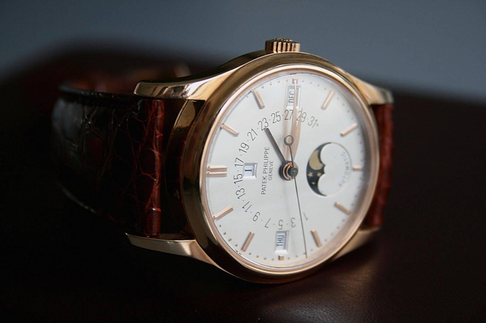 Patek Philippe Rare montre-bracelet à calendrier perpétuel rétrograde en or rose 18 carats 5050R Excellent état - En vente à Switzerland, CH
