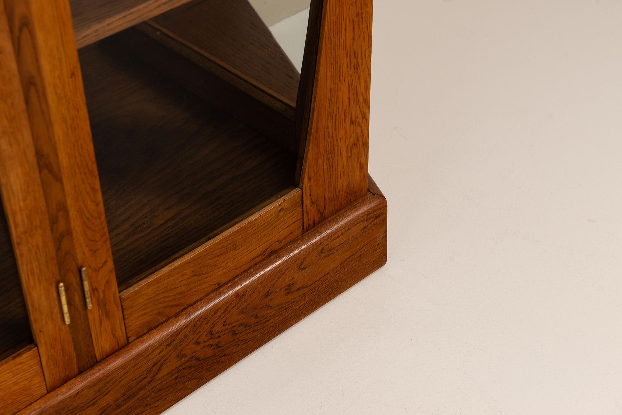 Rare Paul Bromberg Oak Tea Cabinet Amsterdam School, The Netherlands 1918 For Sale 6