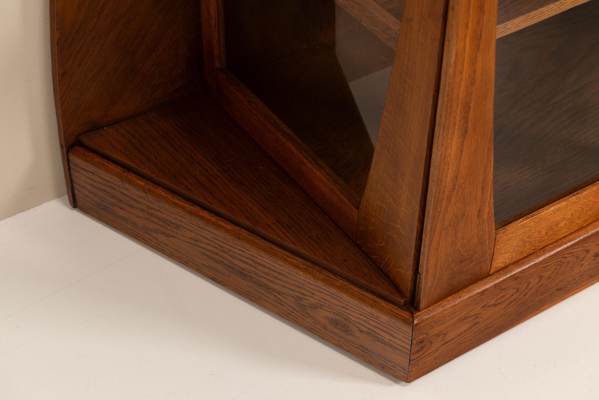 Rare Paul Bromberg Oak Tea Cabinet Amsterdam School, The Netherlands 1918 For Sale 8