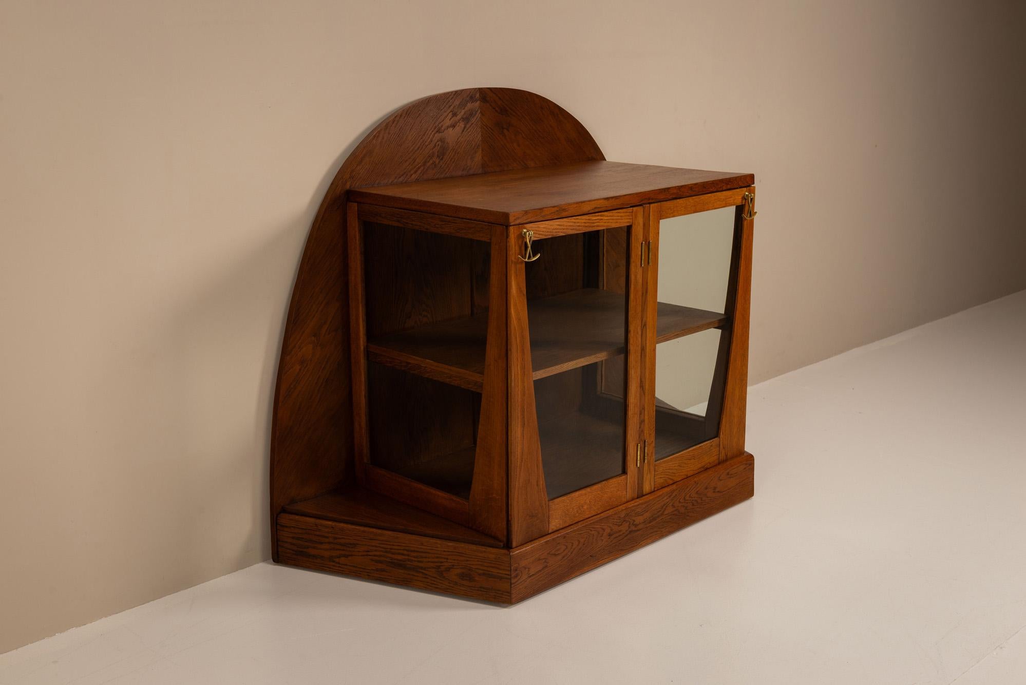 Rare Paul Bromberg Oak Tea Cabinet Amsterdam School, The Netherlands 1918 For Sale 1