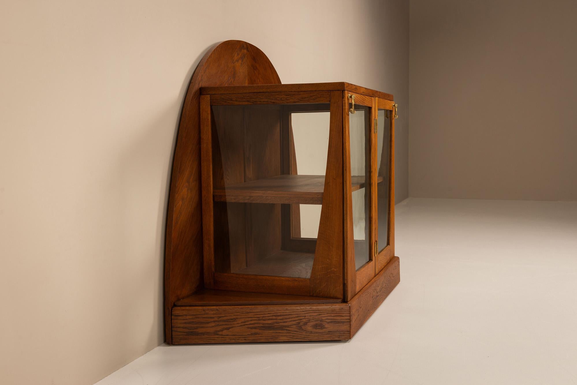 Rare Paul Bromberg Oak Tea Cabinet Amsterdam School, The Netherlands 1918 For Sale 2