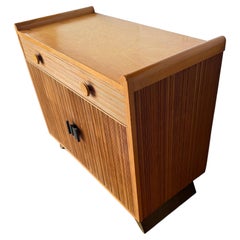 Seltener Paul-Frankl-Schrank aus gekämmtem Holz für Brown Saltman, amerikanischer Mid-Century-Stil