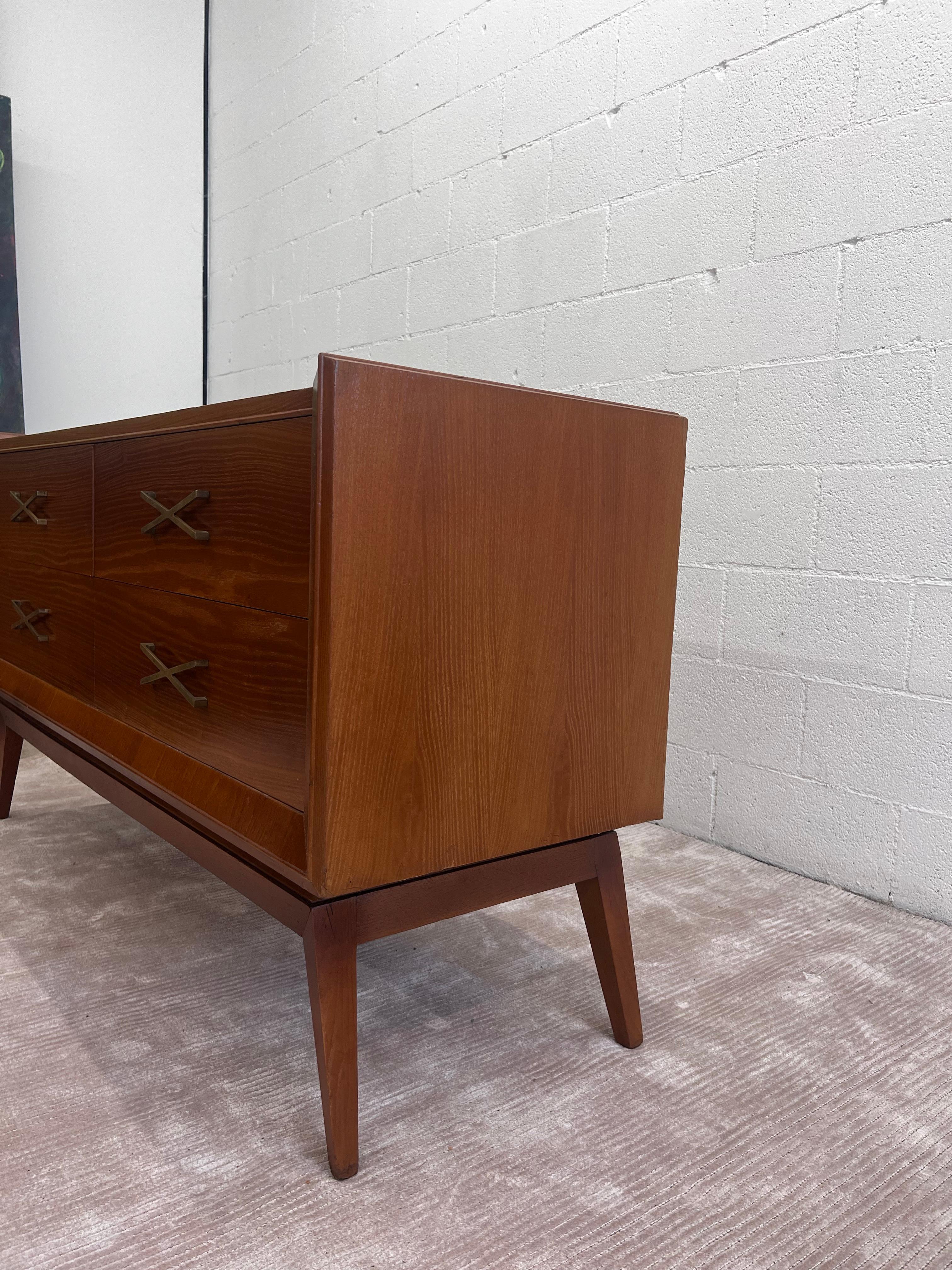 Mid-Century moderno Raro comò a quattro cassetti Paul Frankl X-Pull in vendita