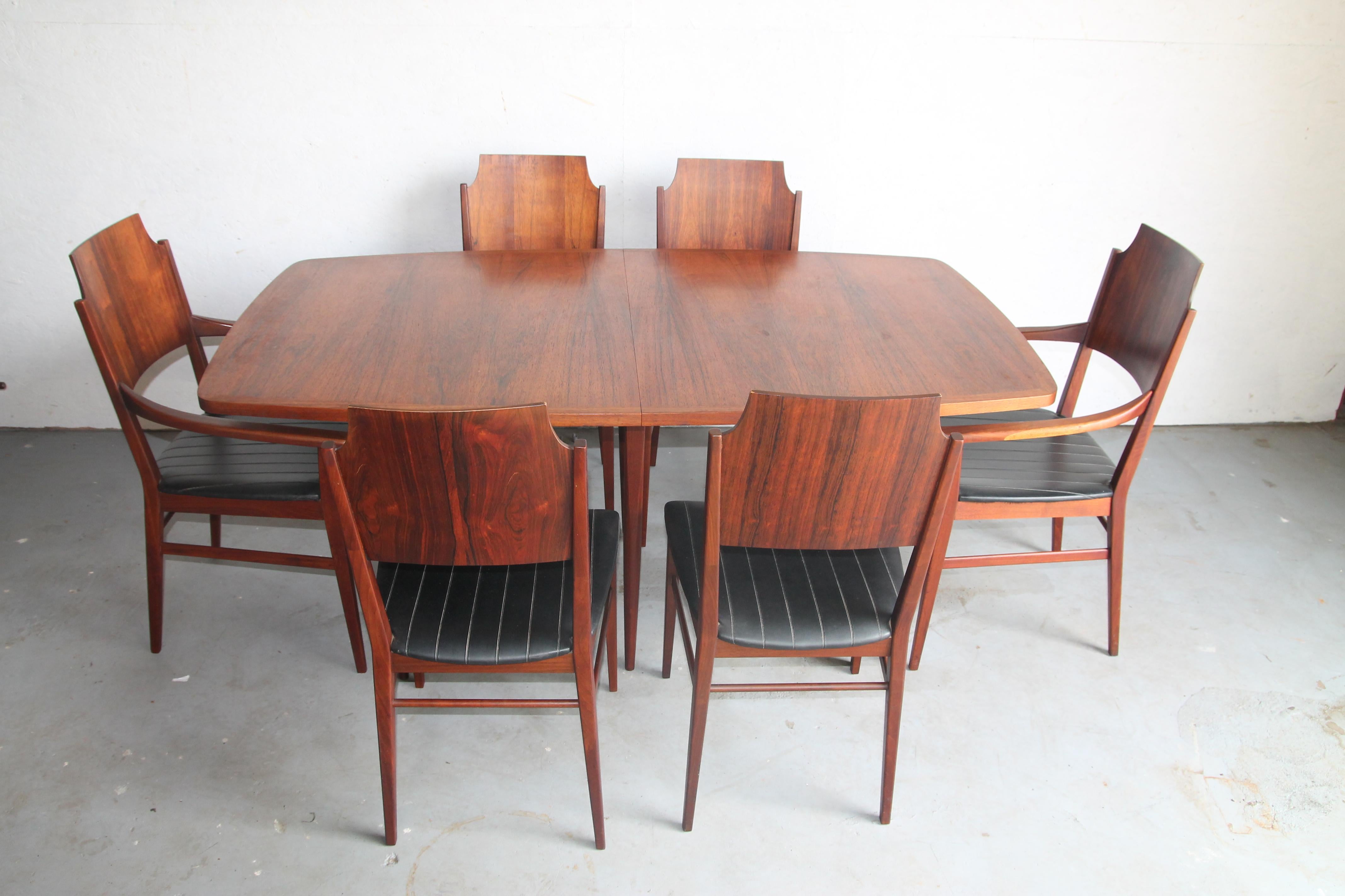 Rare dining table with 3 leaves, 4 side chairs and 2 armchairs designed by Paul McCobb for Lane in the 1960s. McCobb worked for Lane from 1961-1965. He designed 3 lines for them. This set is from the Delineator line. The chairs and the legs of the
