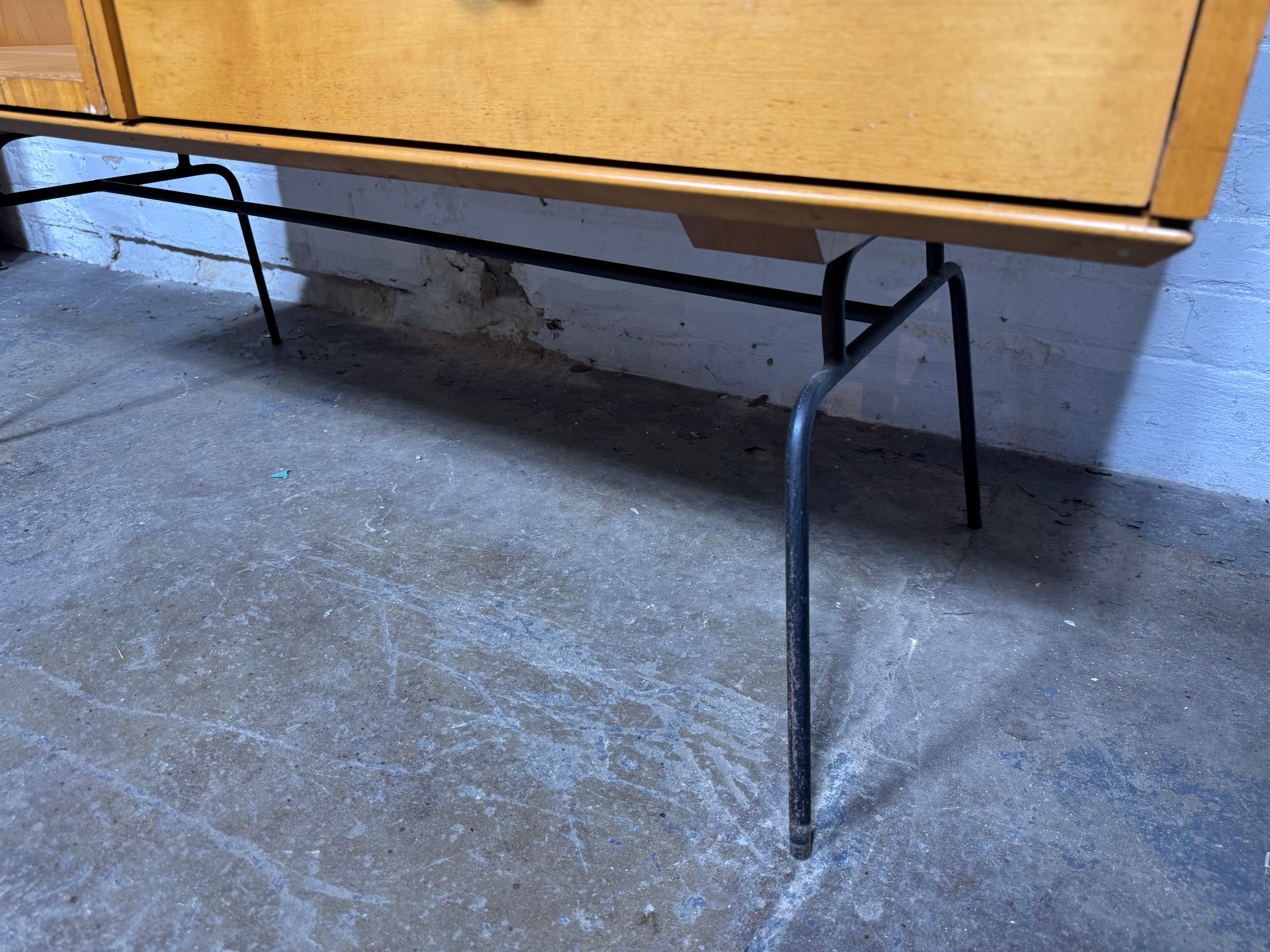 Rare Paul McCobb modular cabinet , aluminum ring pulls / iron base in vendita 1