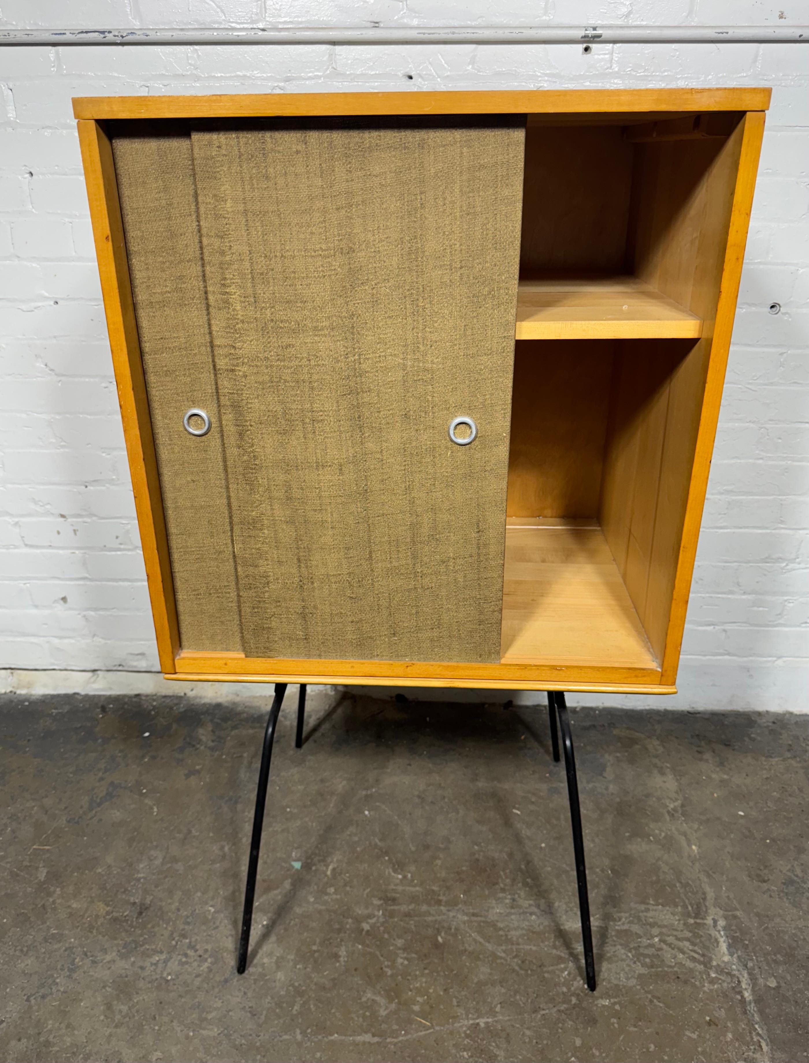 Rare Paul McCobb Modular Sliding Door Cabinet / bookcase on rare iron base In condizioni buone in vendita a Buffalo, NY