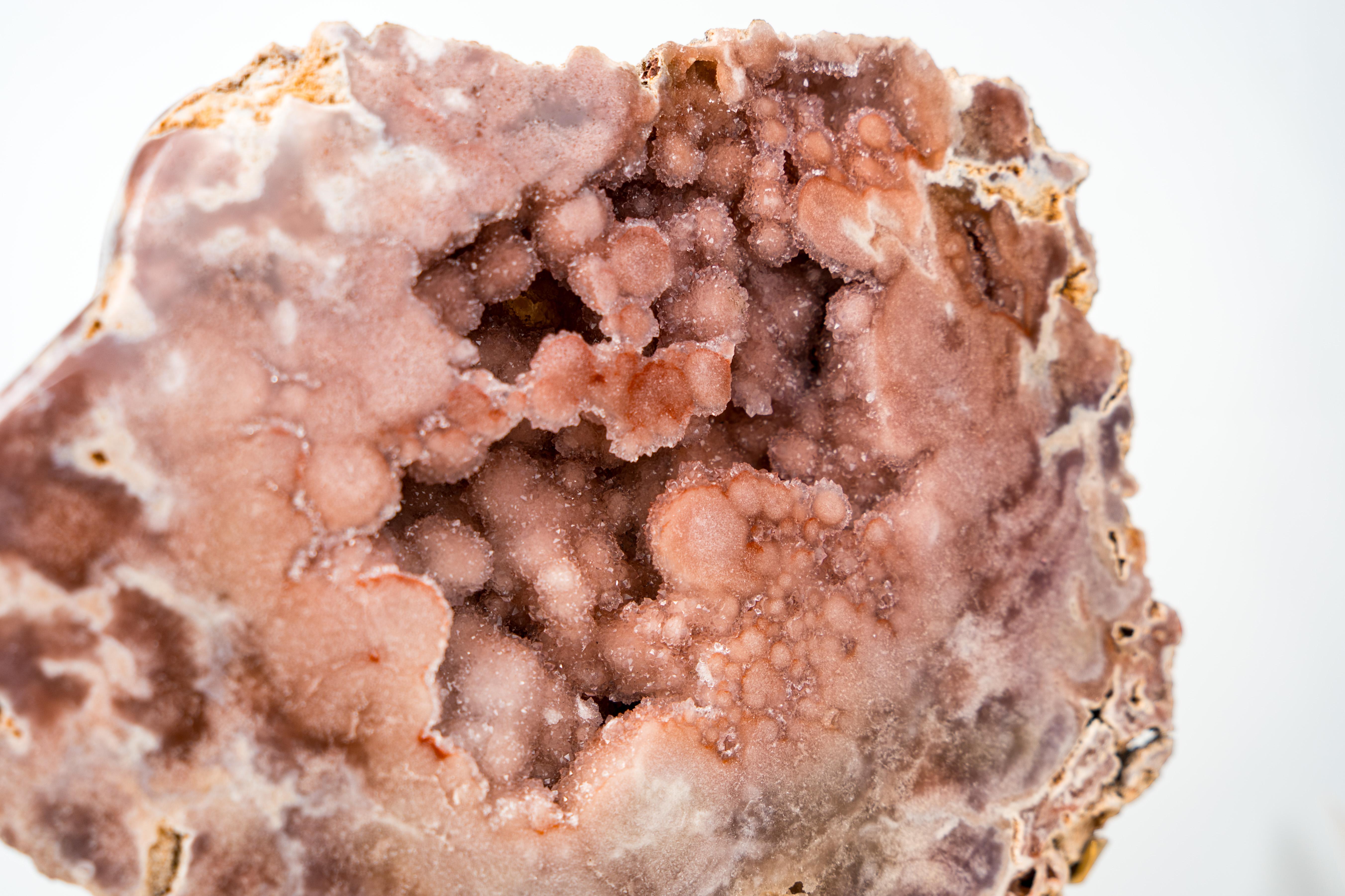 Brasiliano Raro geode di ametista rosa pesca con superba galassia rosa druzy in vendita