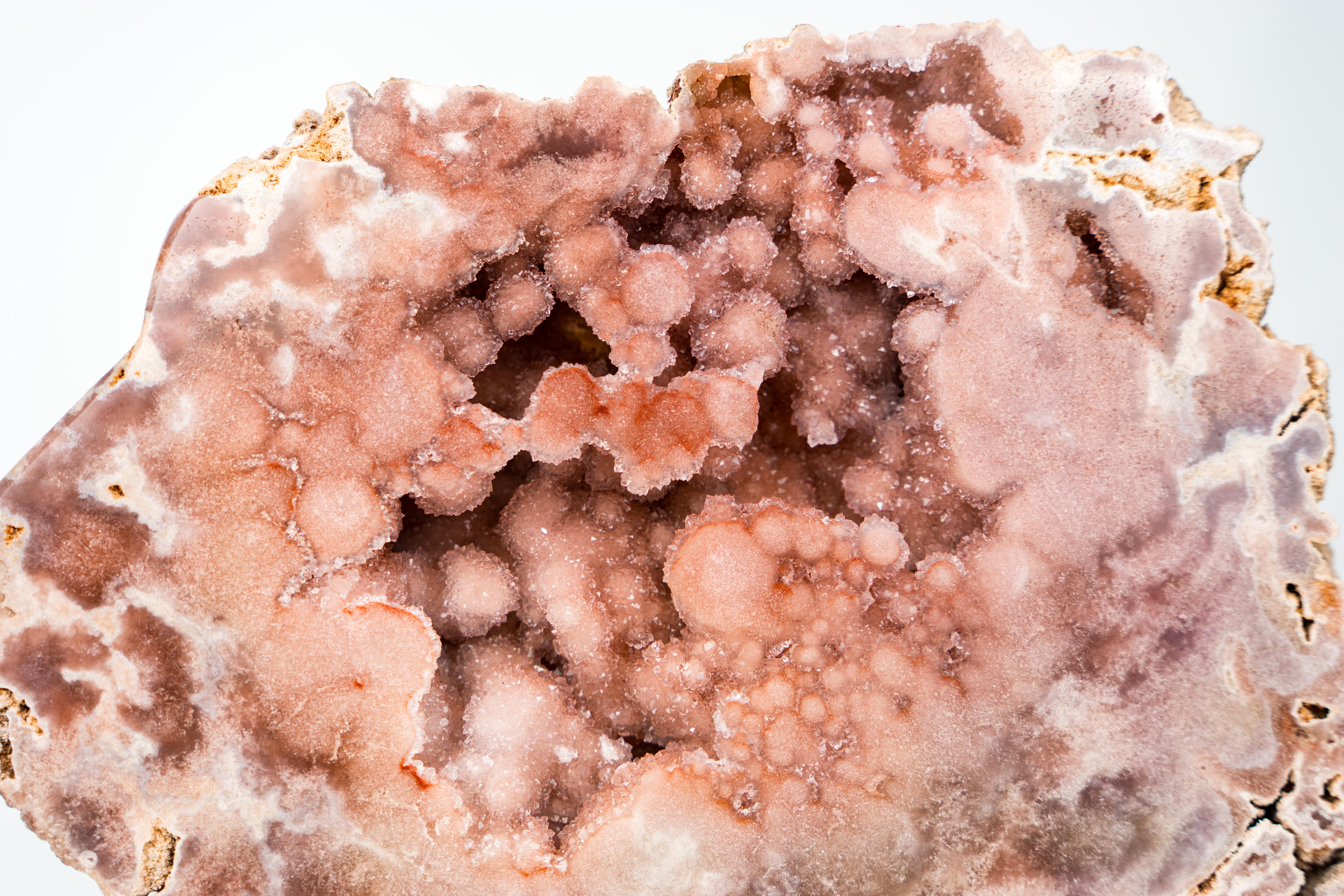 Cristallo Raro geode di ametista rosa pesca con superba galassia rosa druzy in vendita