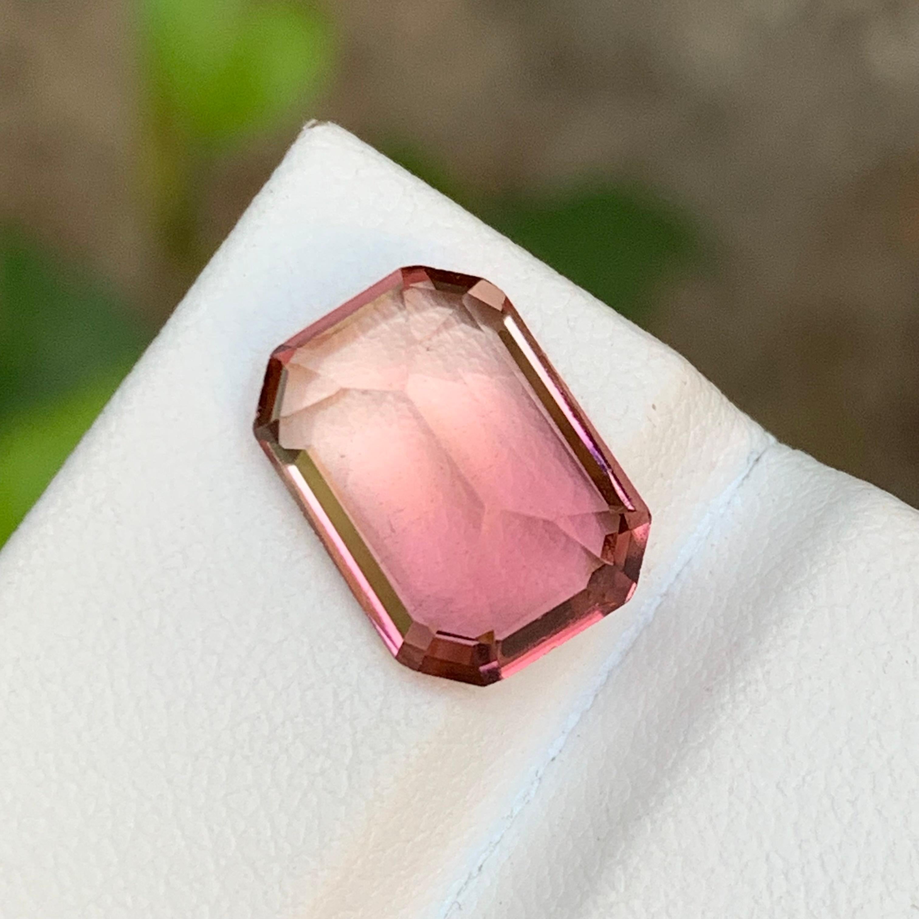 Rare Peachy Pink Bicolor Natural Tourmaline Gemstone, 4.80 Ct Emerald Cut-Ring  In New Condition For Sale In Peshawar, PK