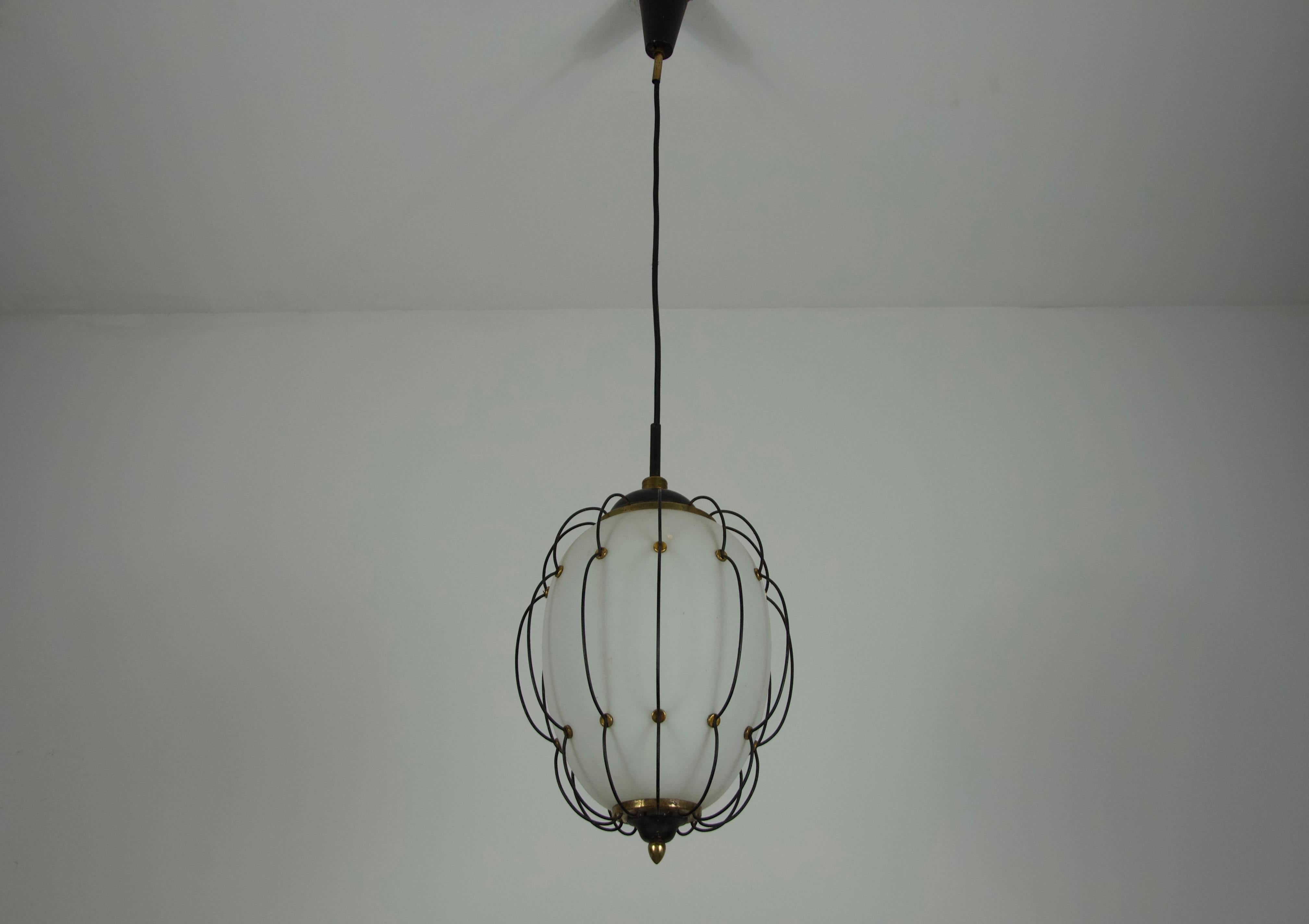 Rare Pendant Lamp by Angelo Lelli for Arredoluce, 1950s In Good Condition For Sale In Hagenbach, DE