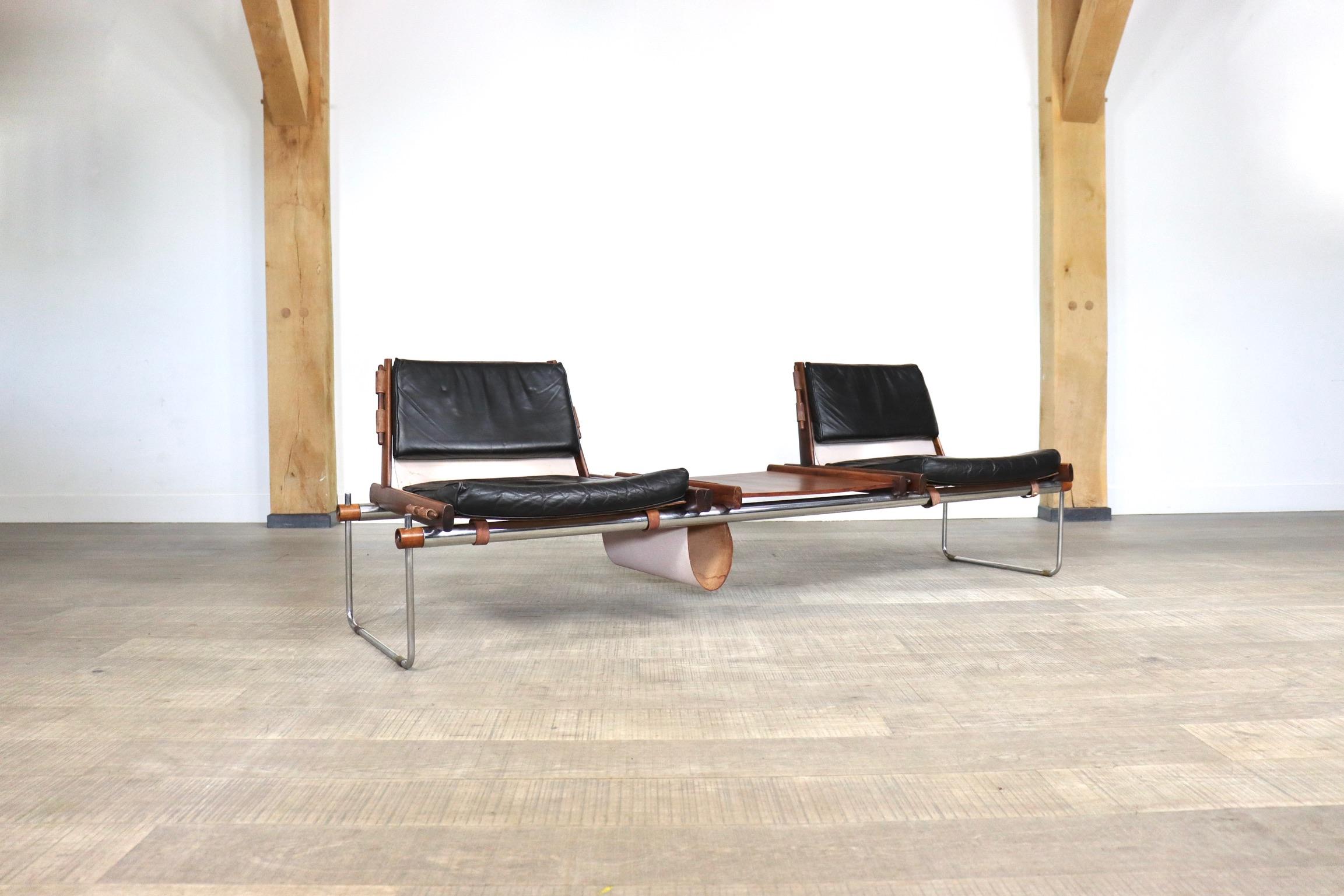 Incredibly rare Percival Lafer MP-123 bench by Lafer MP in stunning black leather and Brazilian Rosewood, 1960s. This model is one of Percival Lafer's most desirable pieces. 
The modular seating, rosewood sidetable and magazine rack in thick cognac