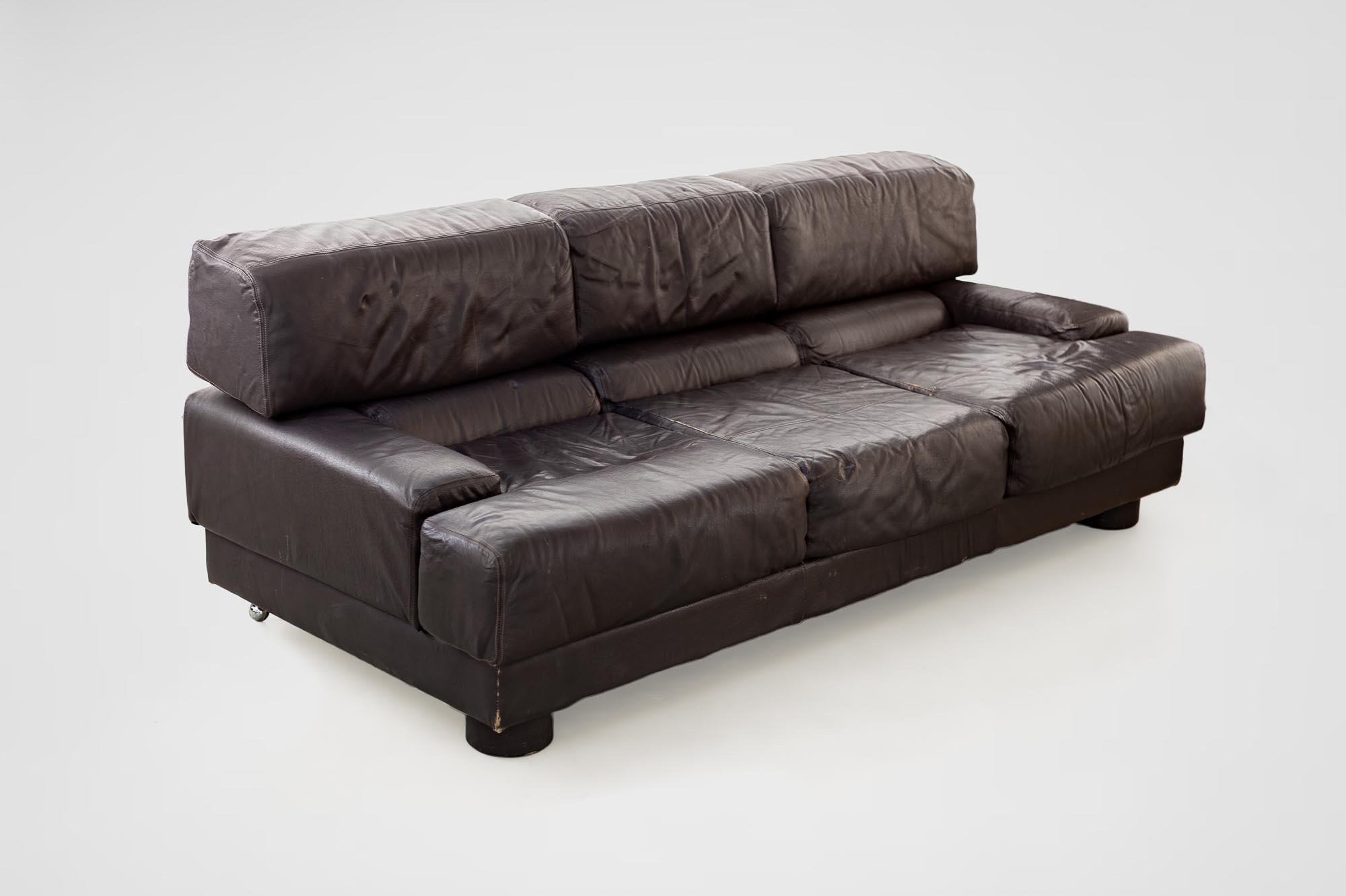 Seltenes Percival Lafer Sofa aus dunkelbraunem Leder (Moderne der Mitte des Jahrhunderts) im Angebot
