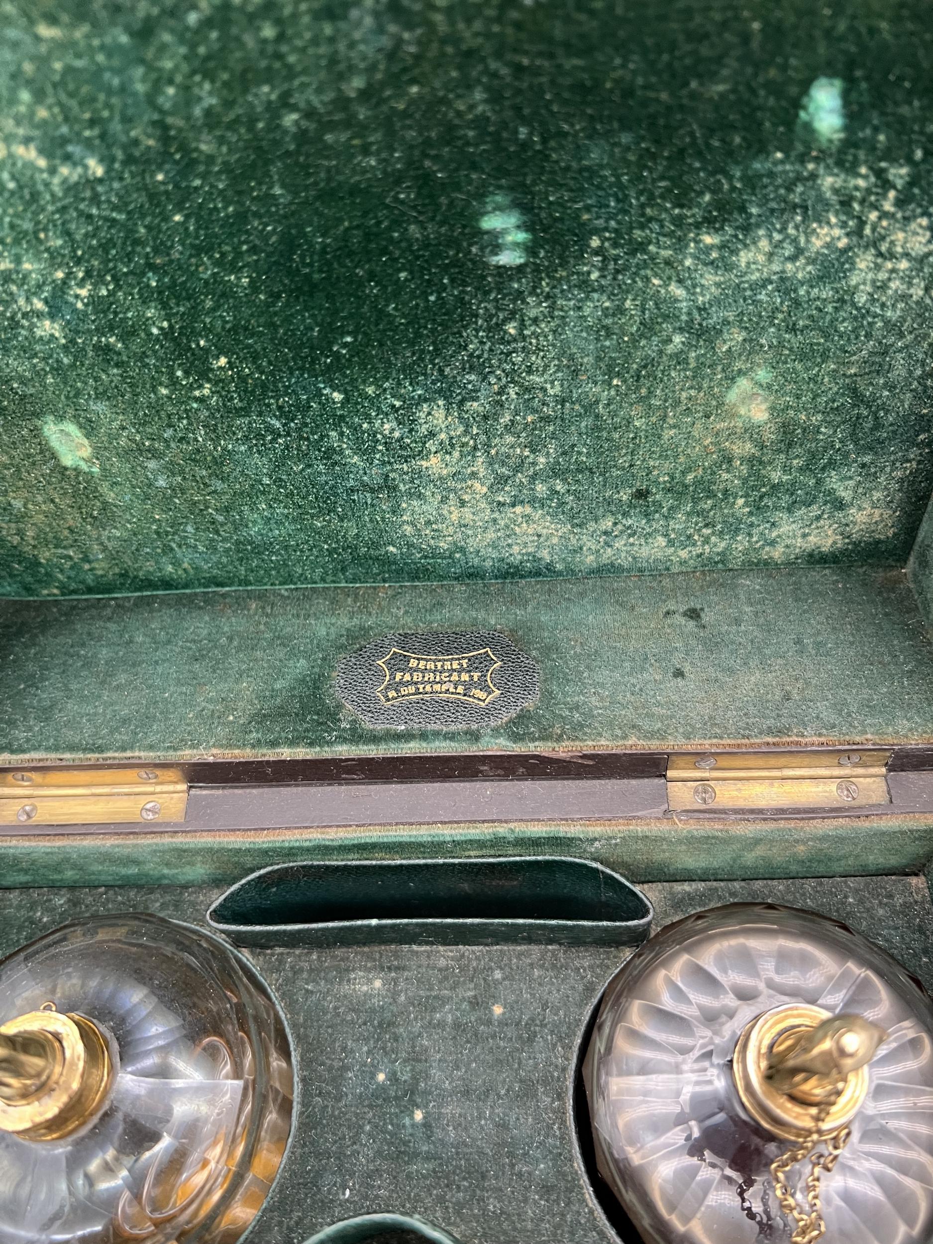 Rare perfume cellar or travel scent box, Berthet manufacturer, France 1798/1808 For Sale 4