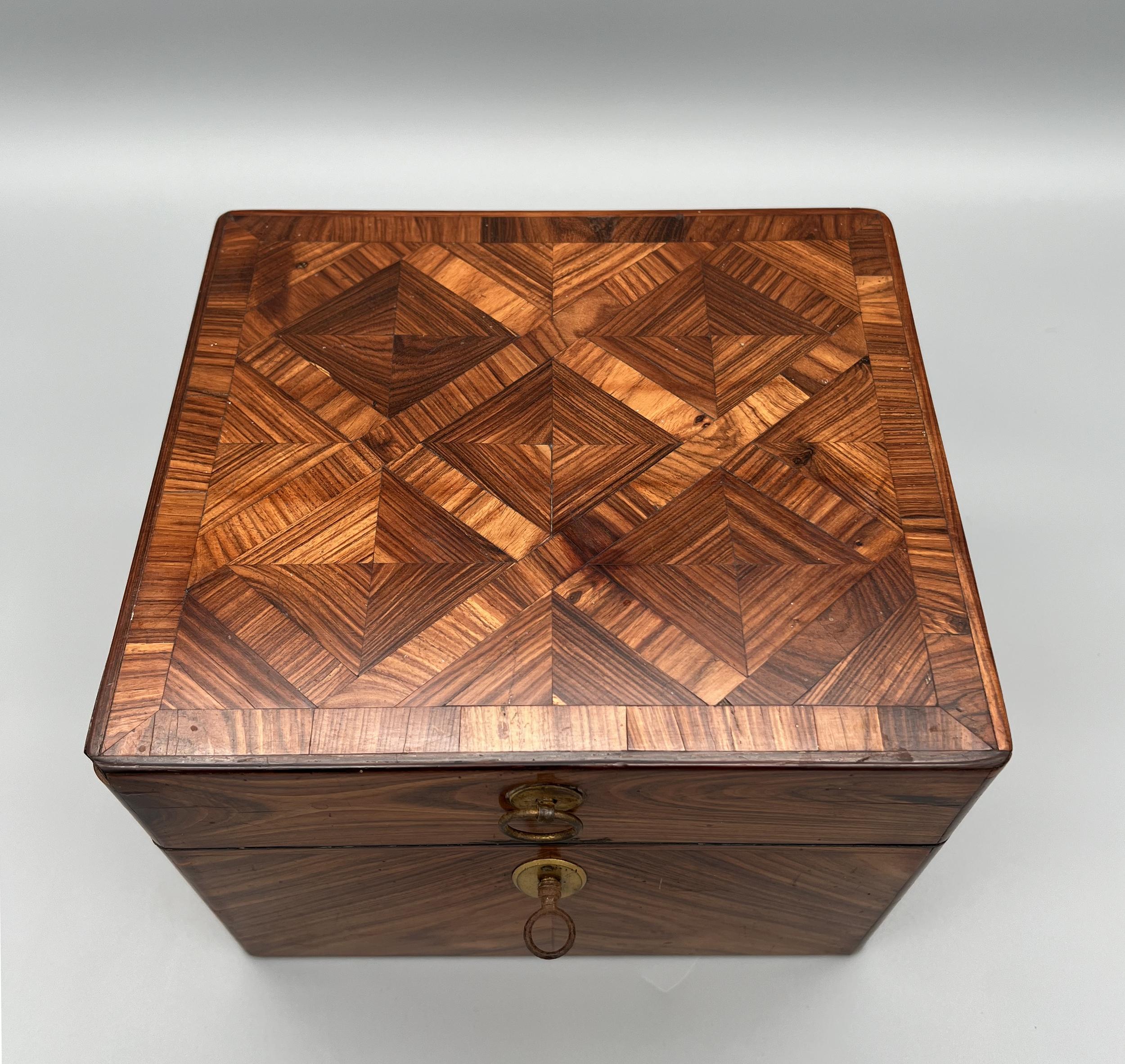 Rare perfume cellar or travel scent box, Berthet manufacturer, rue du Temple 198, Paris, France, 1798 / 1808 in precious wood veneer. The lid is decorated with geometric marquetry, with its key. Velvet interior complete with its six cut-crystal