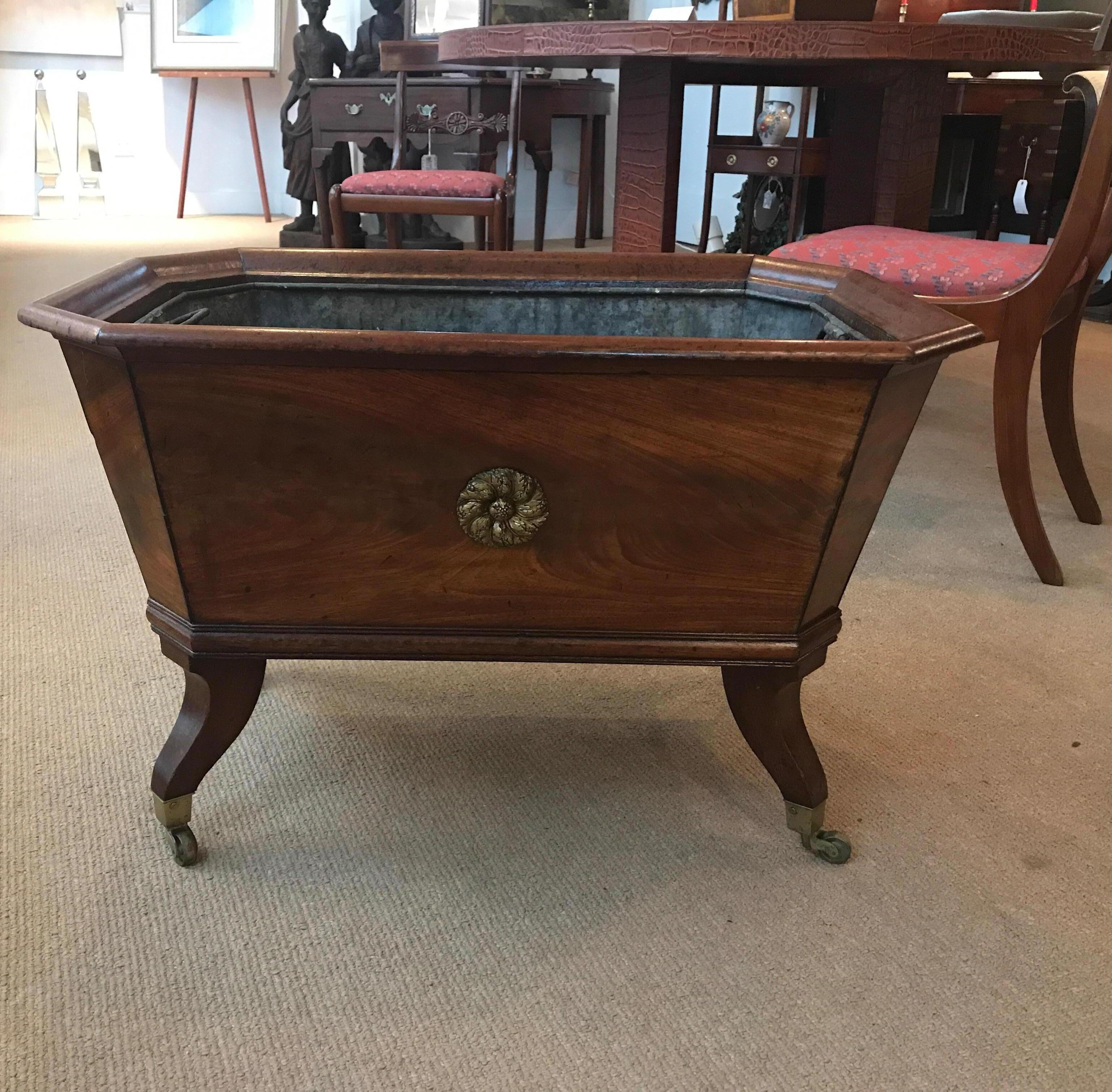 Unusual English Regency mahogany plant stand with original liner and original brass mounts, circa 1820. Can also be used as a cellarette.