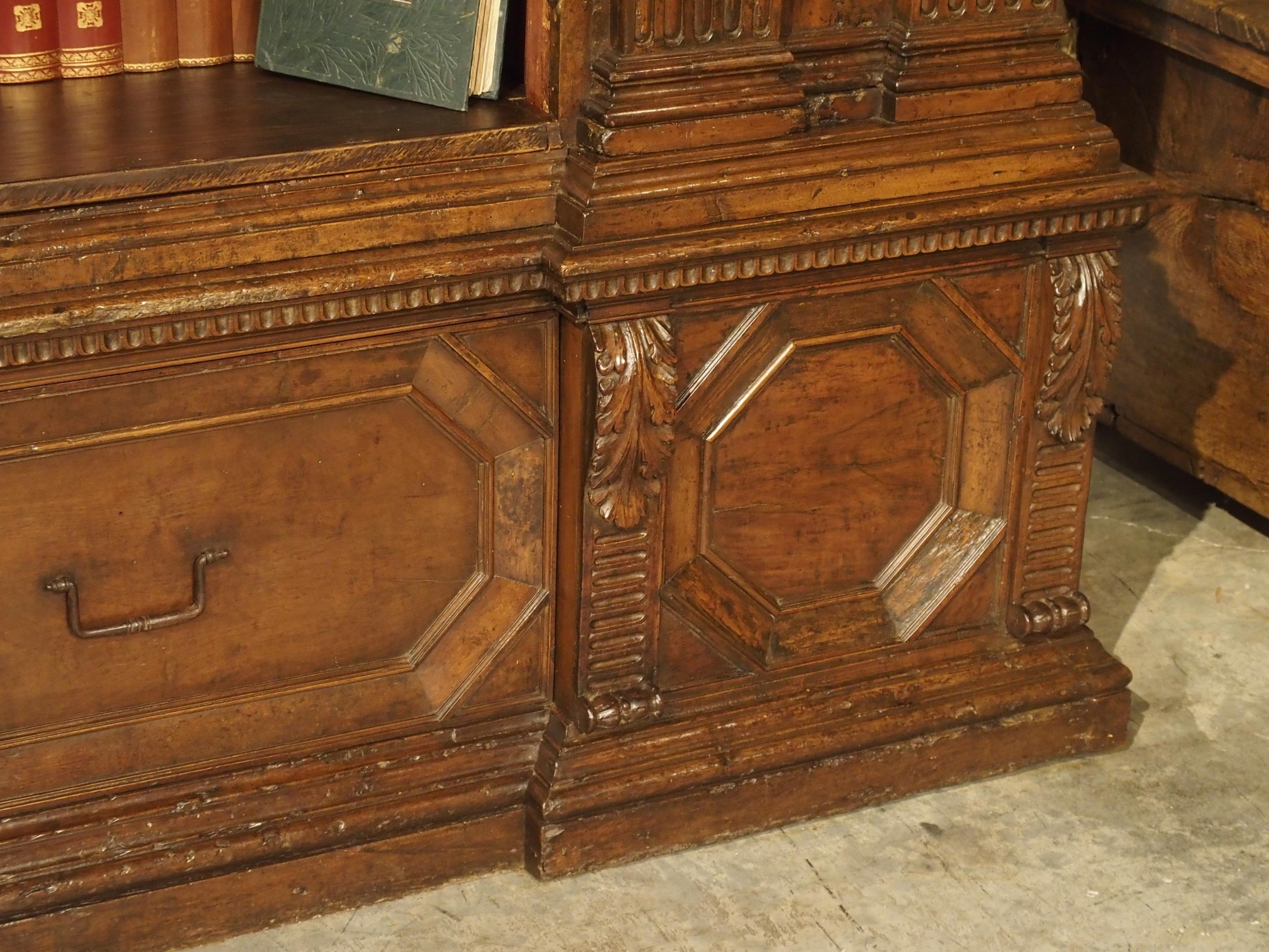 Rare Period Italian Renaissance Walnut Wood Armadio Bookcase 11