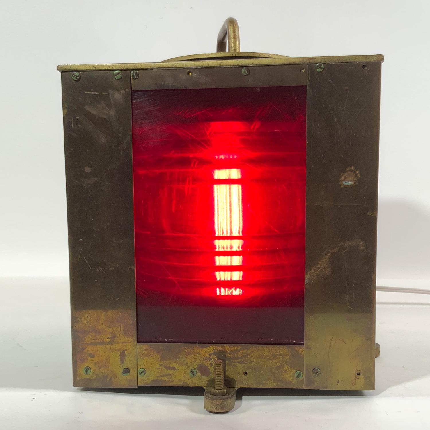 Very unusual industrial port and starboard beacon. With two red and two green panels. Thick Fresnel lenses. This is built to a very strong standard. Probably from a pier.