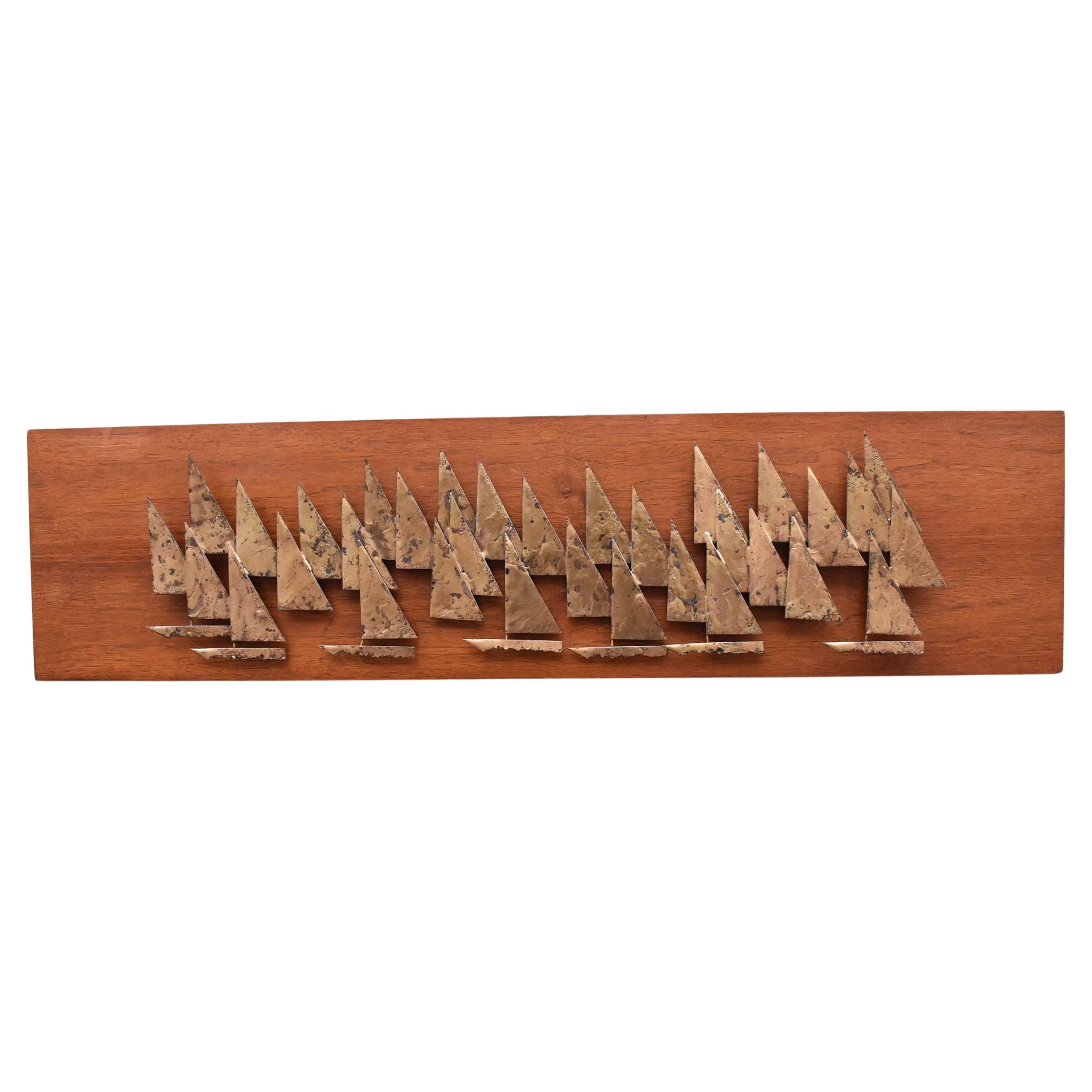 Rara scultura da parete di Peters Pepper in ottone e noce con barche a vela