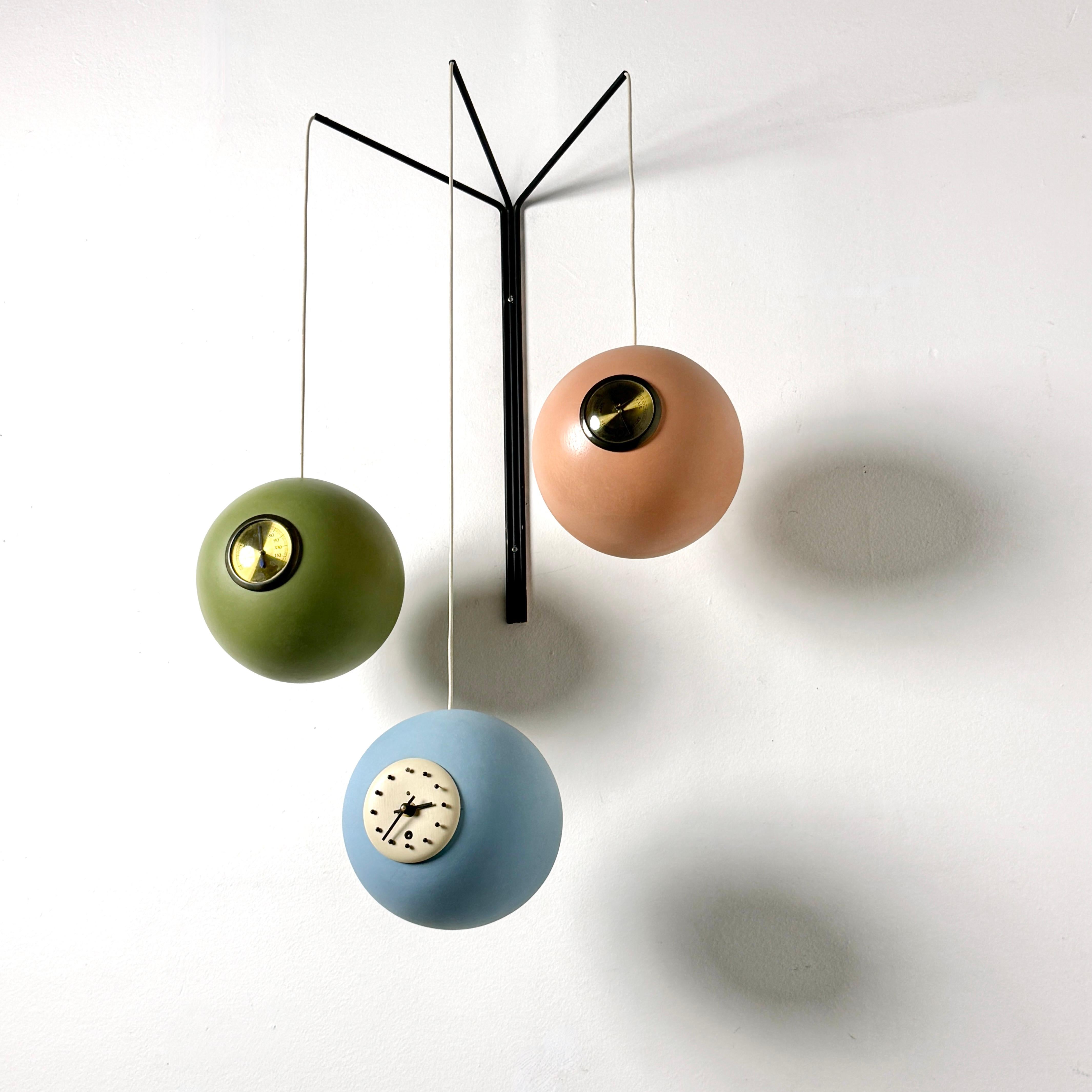 Metallo Rara stazione meteorologica atomica mobile da parete in ceramica di Peters Pepper in vendita