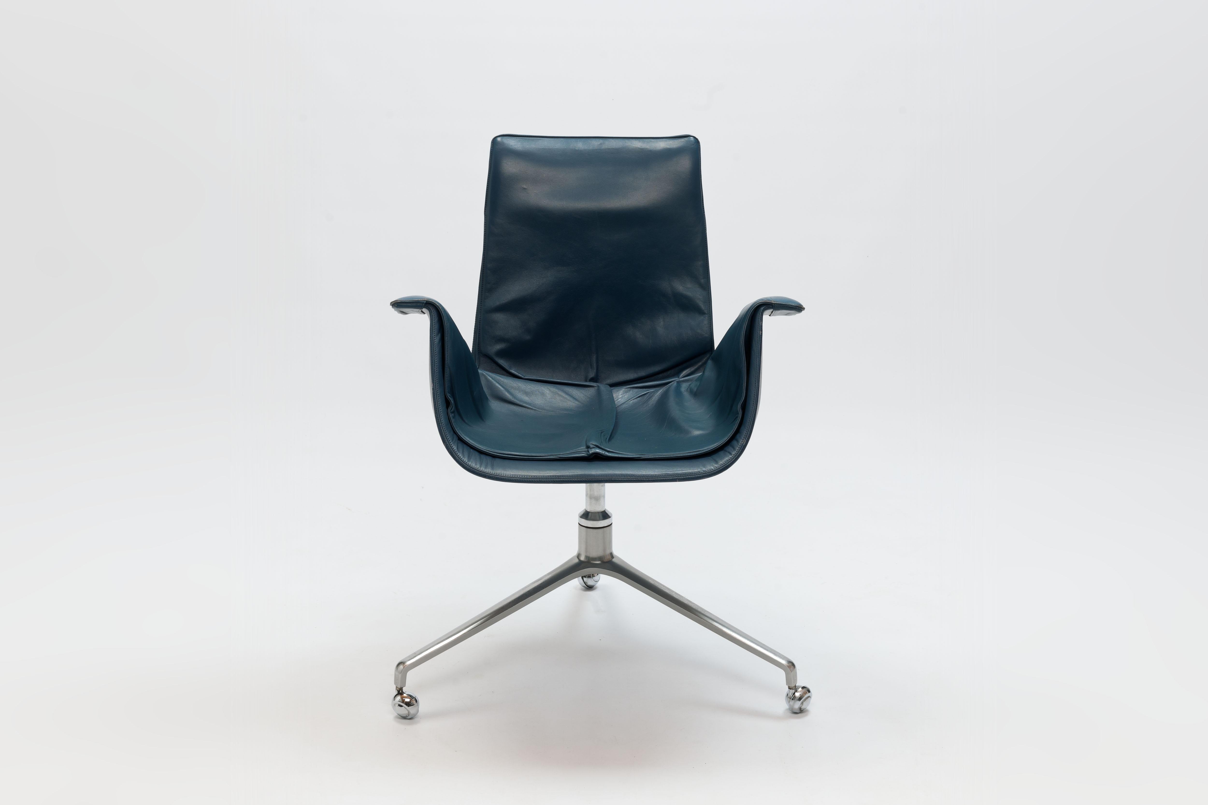 Scandinavian Modern  Tulip Bird Desk Chair by Jorgen Kastholm & Preben Fabricius (2 pcs. available) 