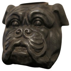 Seltenes Vesta-Gehäuse aus Zinn, als Stierhundekopf