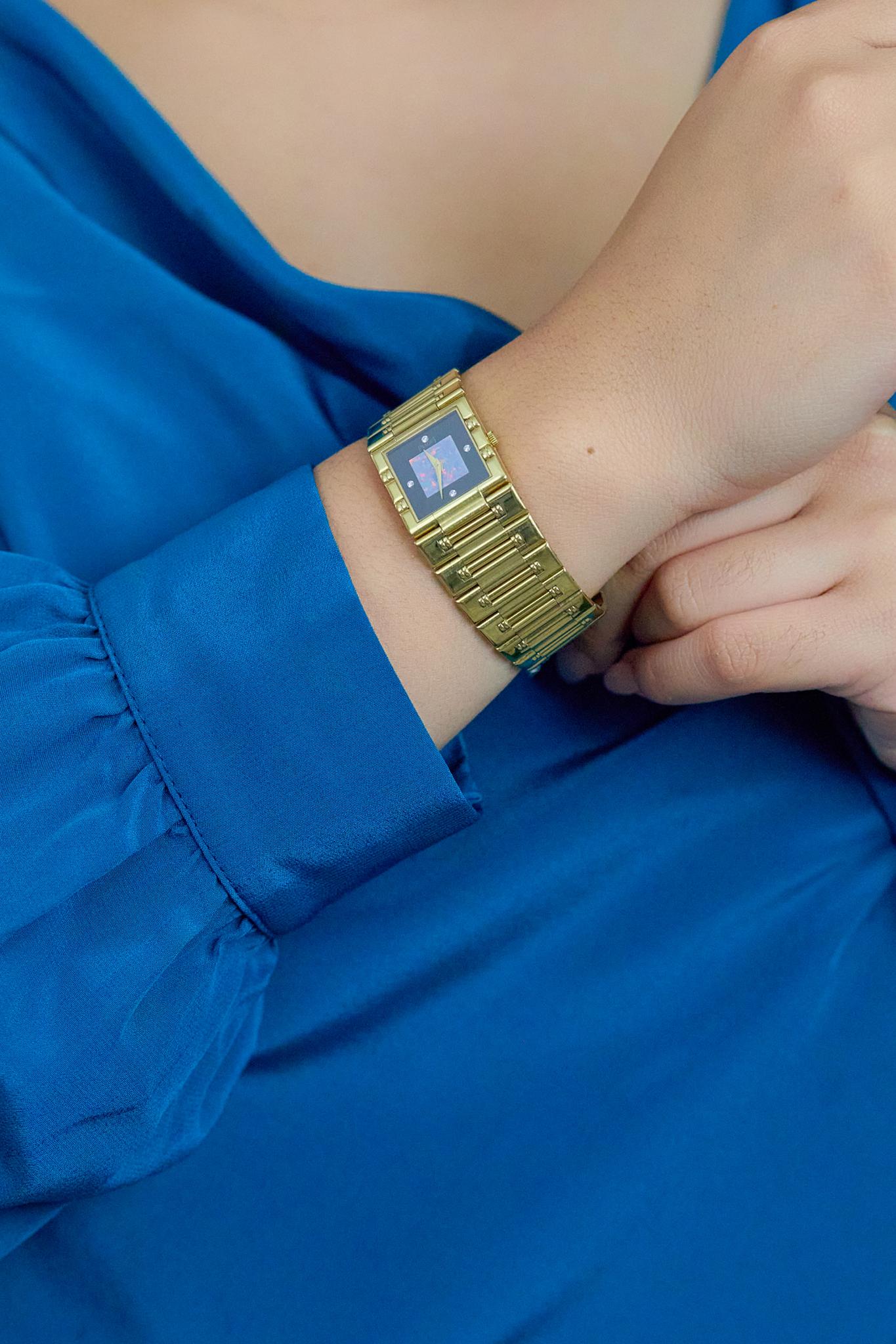 Seltene Piaget Dancer Opal und Onyx Unisex Uhr in 18K Gelbgold (Zeitgenössisch) im Angebot