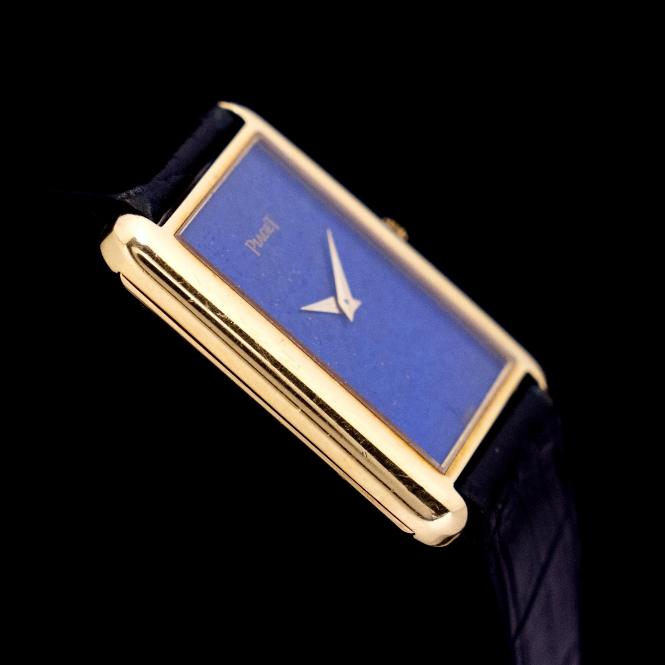 Piaget, montre rectangulaire à remontage manuel, en or jaune 18 carats et lapis-lazuli, rare, 1970 Bon état - En vente à Central & Western District, HK