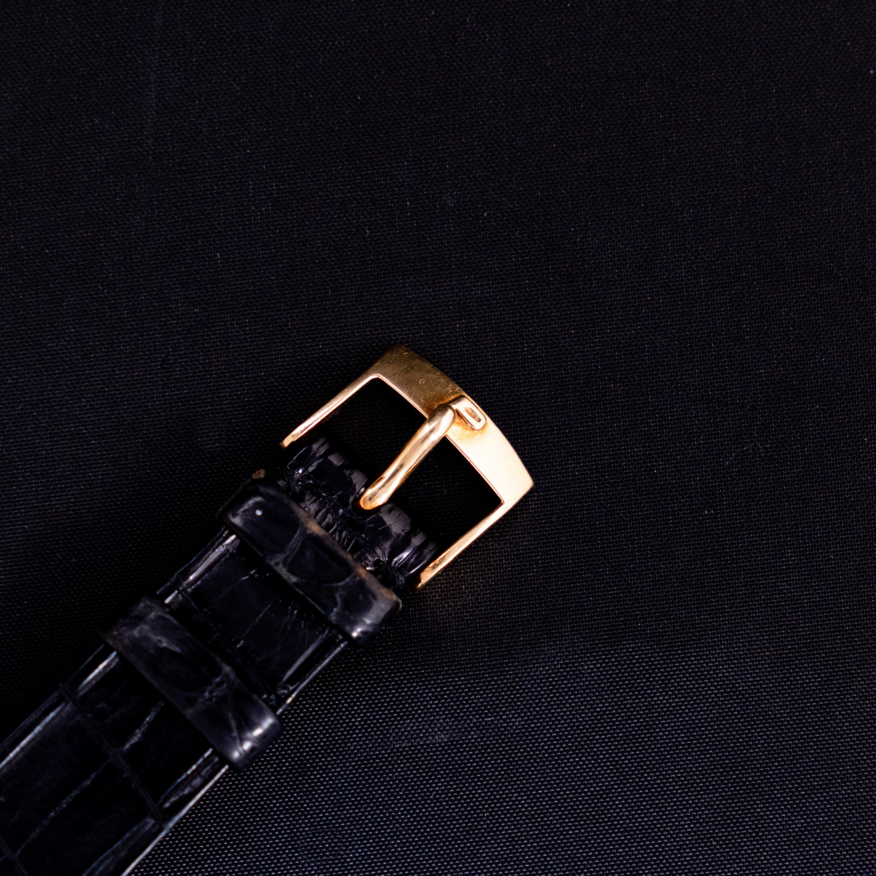 Piaget, montre rectangulaire à remontage manuel, en or jaune 18 carats et lapis-lazuli, rare, 1970 en vente 2