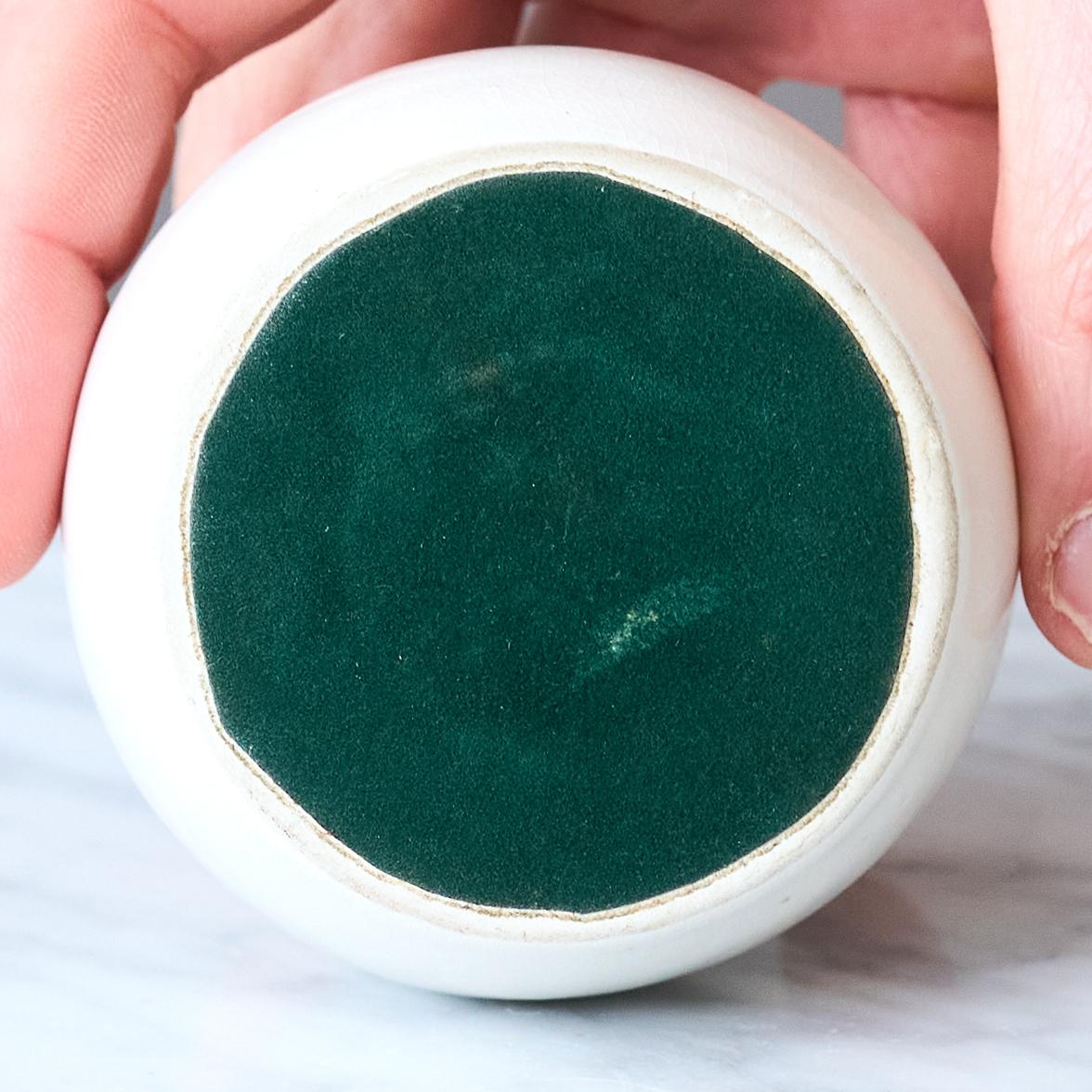 Seltener Piero Fornasetti Keramik-Briefbeschwerer 'Occhio' aus der Jahrhundertmitte, Italien 1950er Jahre. im Zustand „Gut“ im Angebot in Malmö, SE