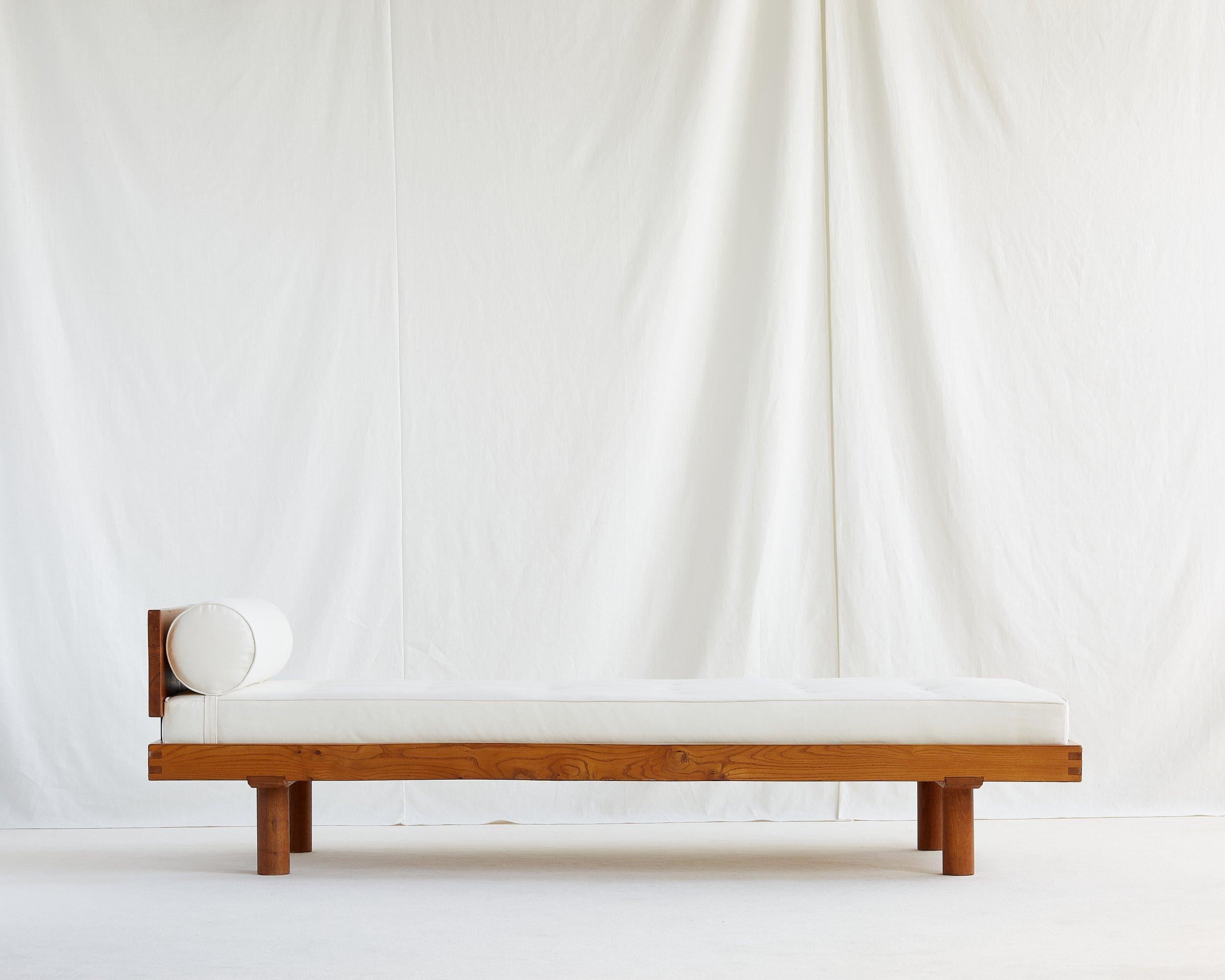 Rare Pierre Chapo daybed in French elm with removable headboard and footboard.

The head board and footboard are attached to two steel sleeves that insert easily into the frame. This allows for flexibility as it could have both pieces removed to
