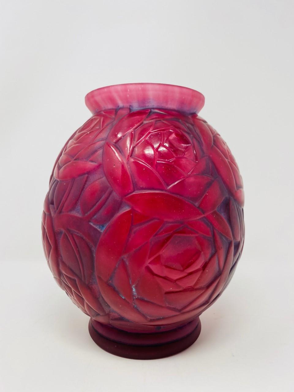 Rare Pierre D’Avesn French Figural Roses Vase in Pink In Good Condition For Sale In San Diego, CA