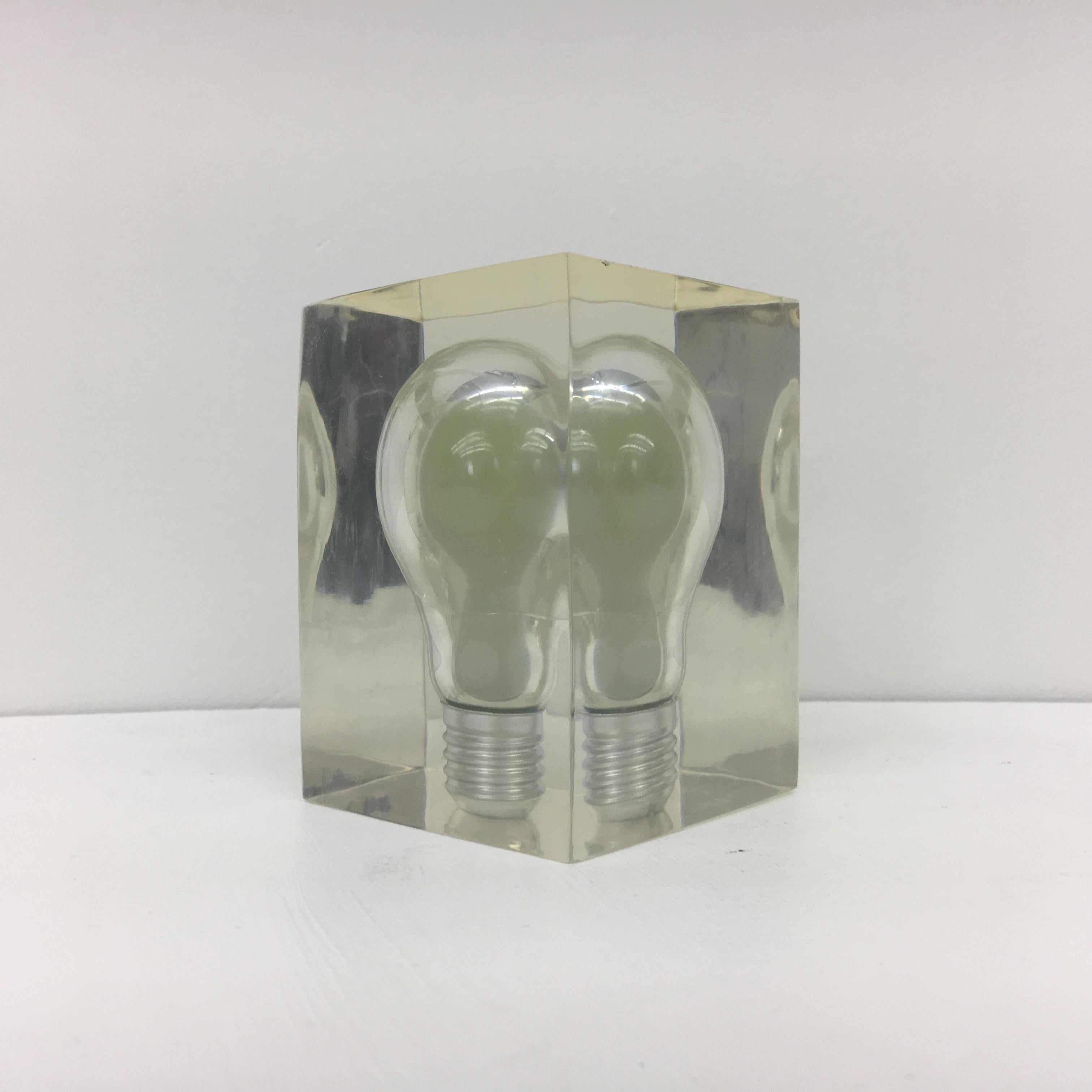 Français Rare presse-papier Pierre Giraudon Pop Art Lucite sculpture 1970's en vente
